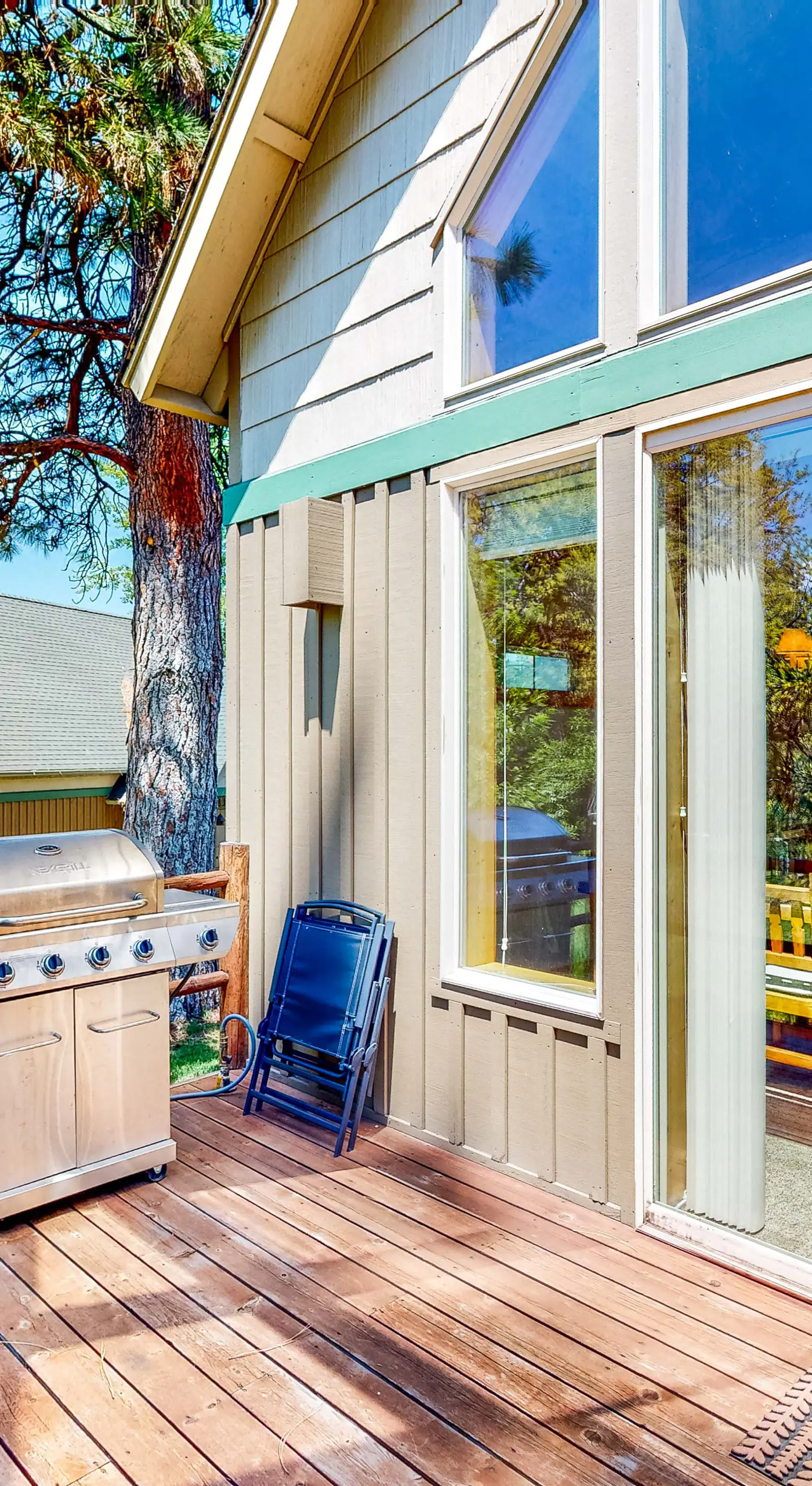 Gateway to Crater Lake! Resort Retreat w/ Pool