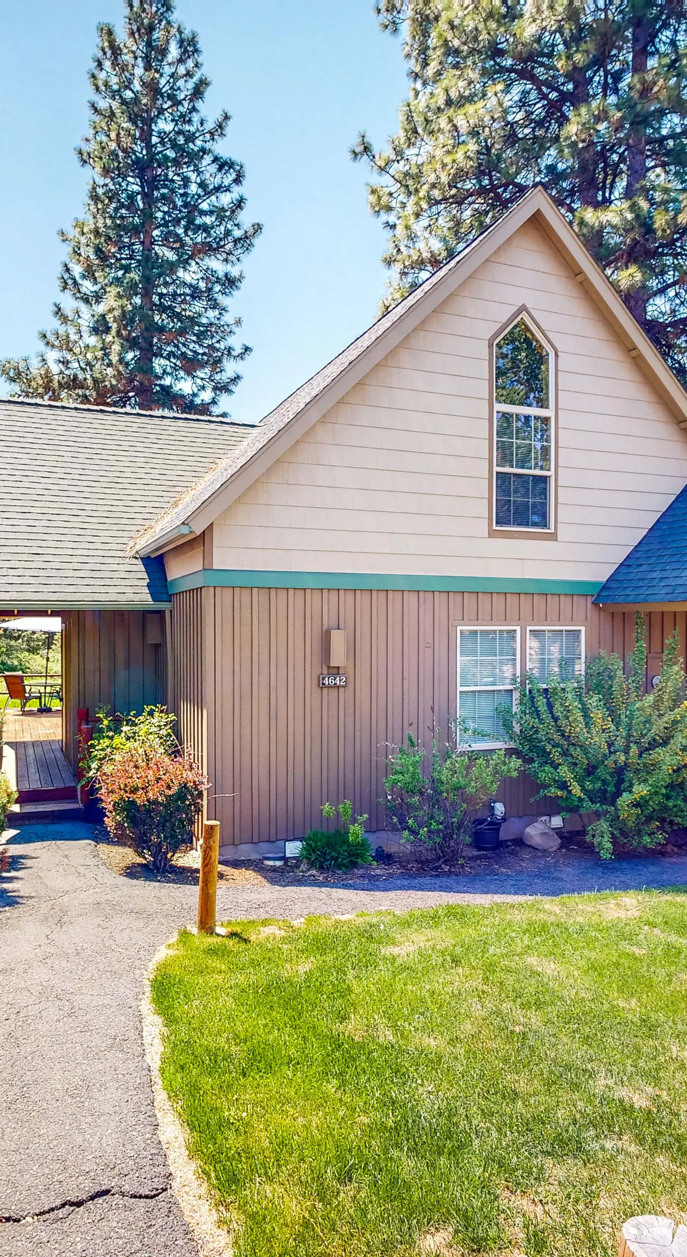 Gateway to Crater Lake! Resort Retreat w/ Pool