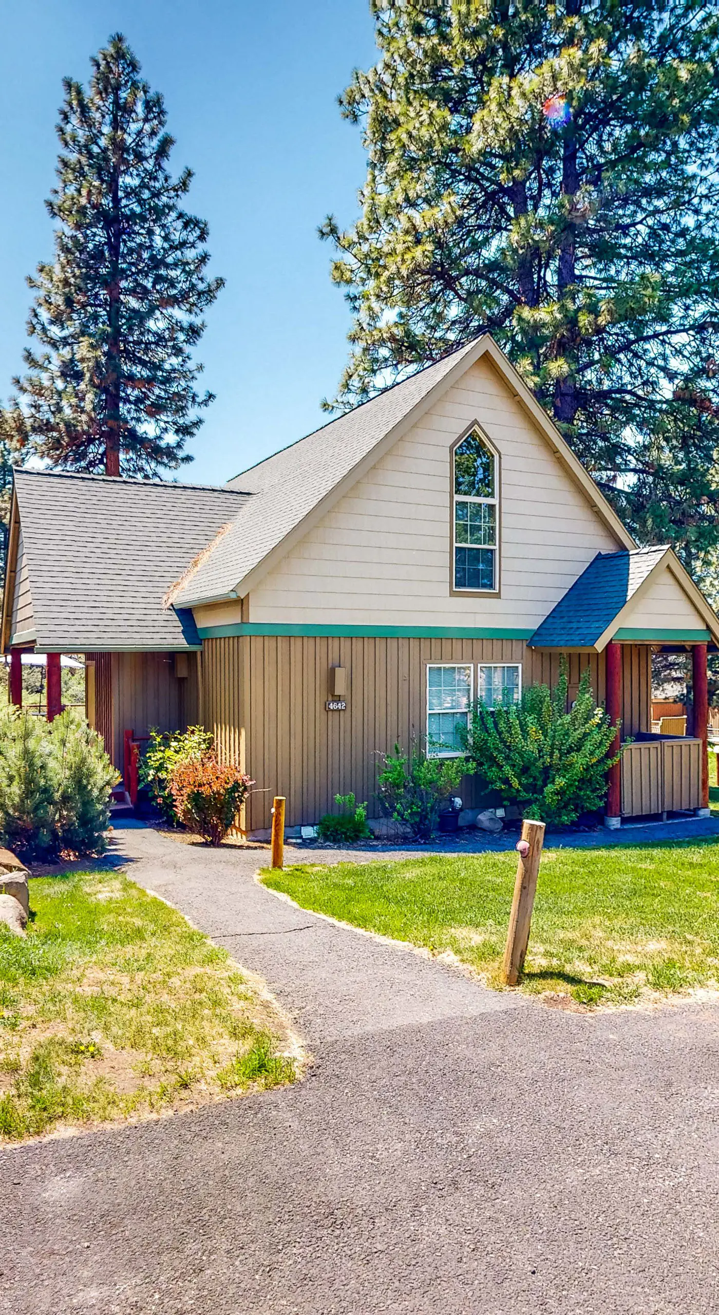 Gateway to Crater Lake! Resort Retreat w/ Pool