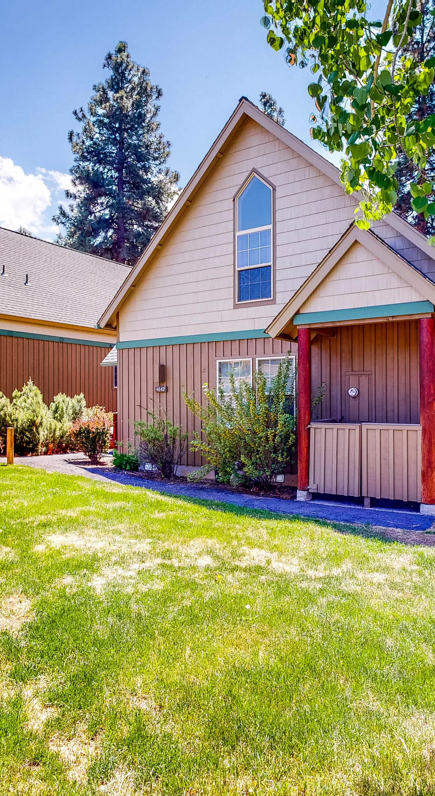 Gateway to Crater Lake! Resort Retreat w/ Pool