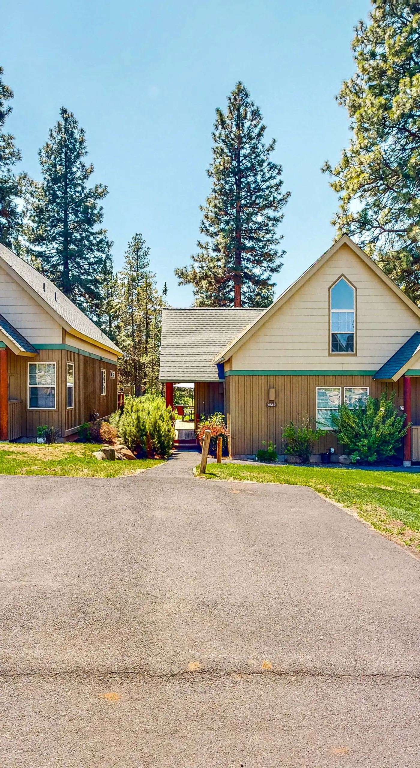 Gateway to Crater Lake! Resort Retreat w/ Pool