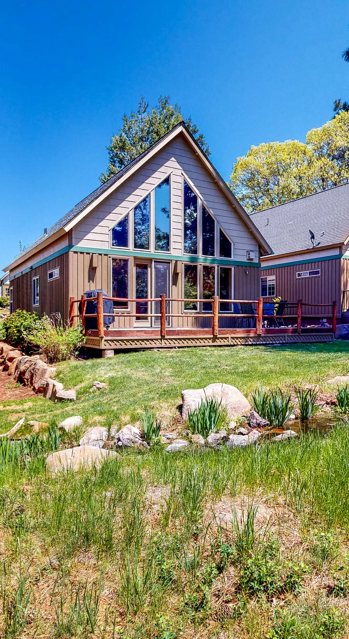 Gateway to Crater Lake! Resort Retreat w/ Pool