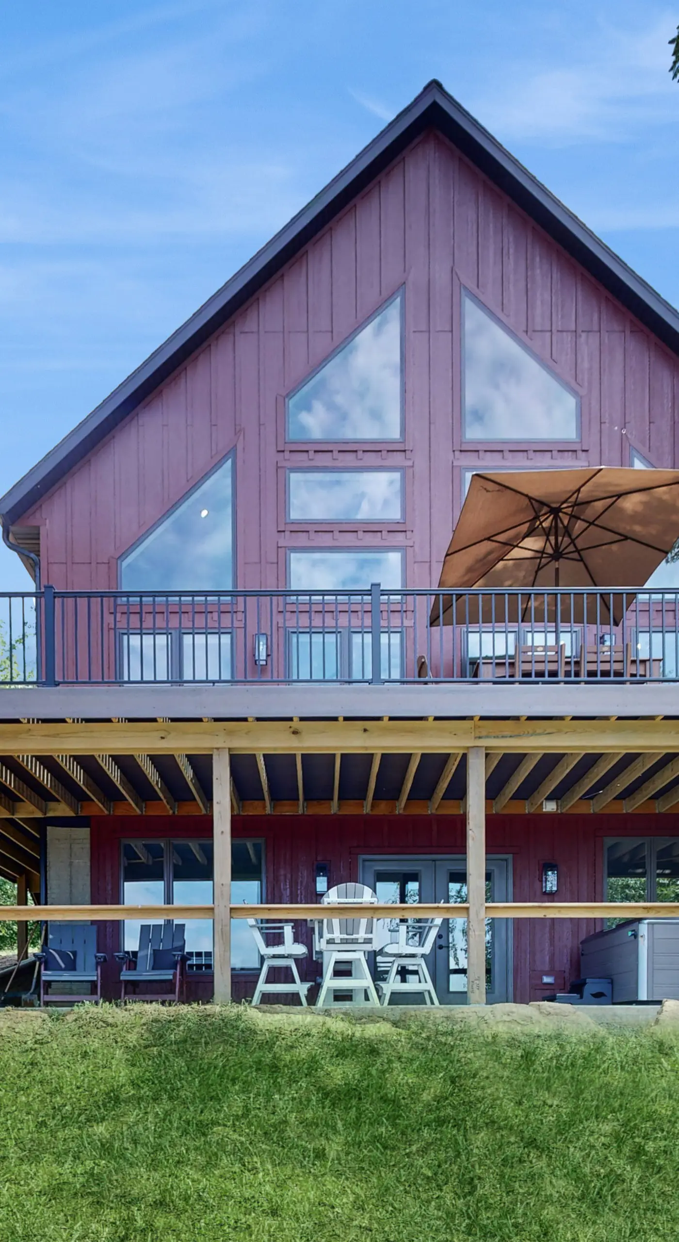 Hot Tub, River Views! Luxurious Wisconsin Retreat