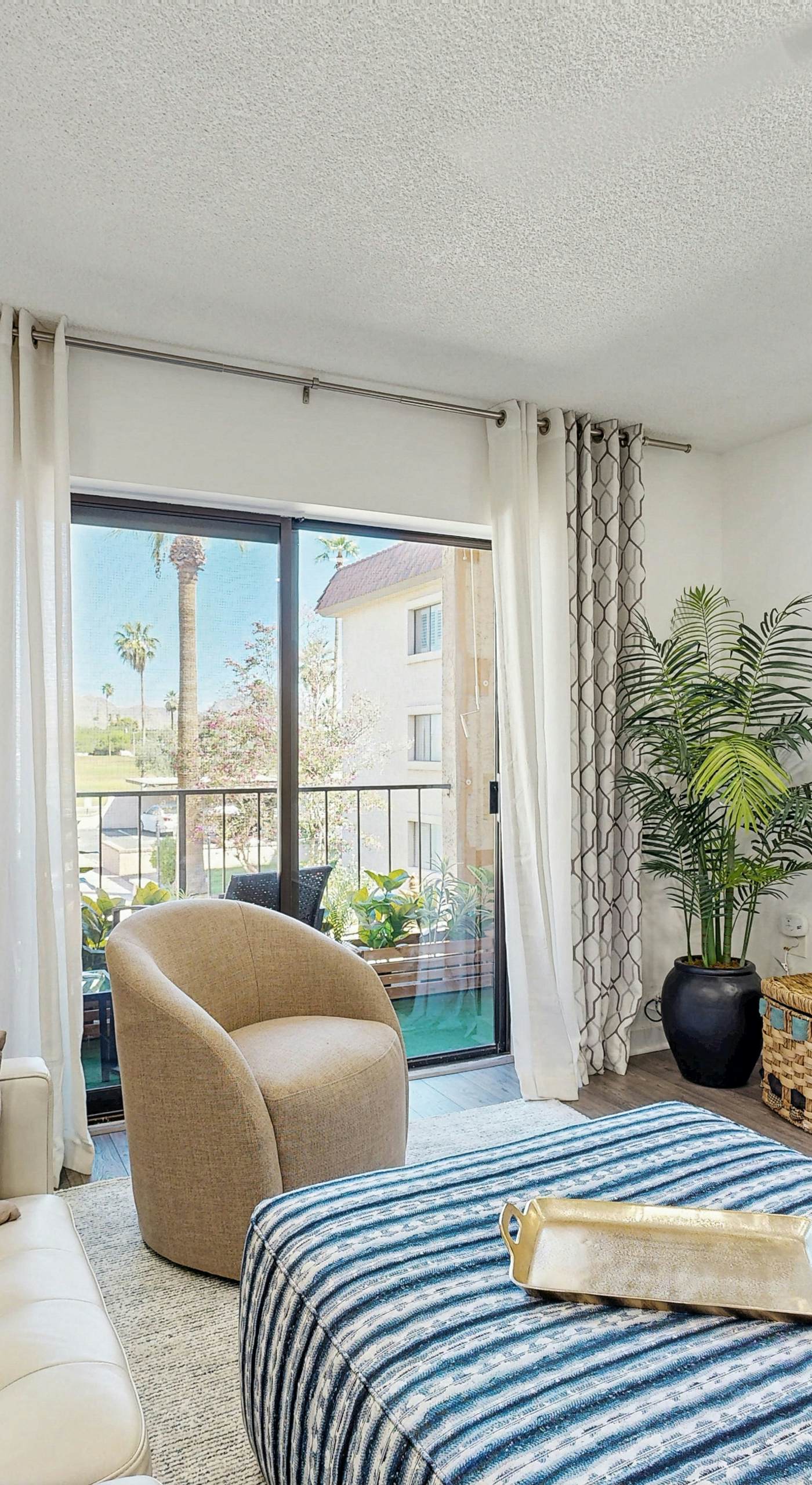 Mtn-View Balcony: Condo 6 Mi to Dtwn Phoenix