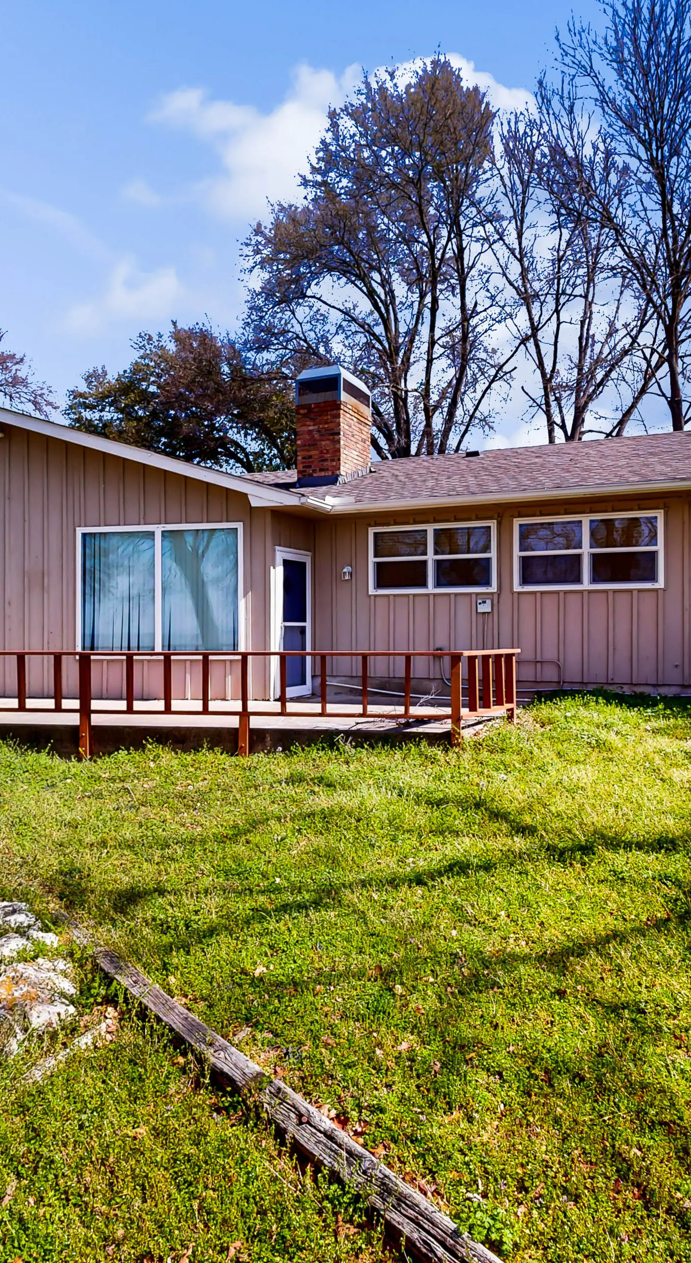 Laid-Back Lake House' w/ Wraparound Deck