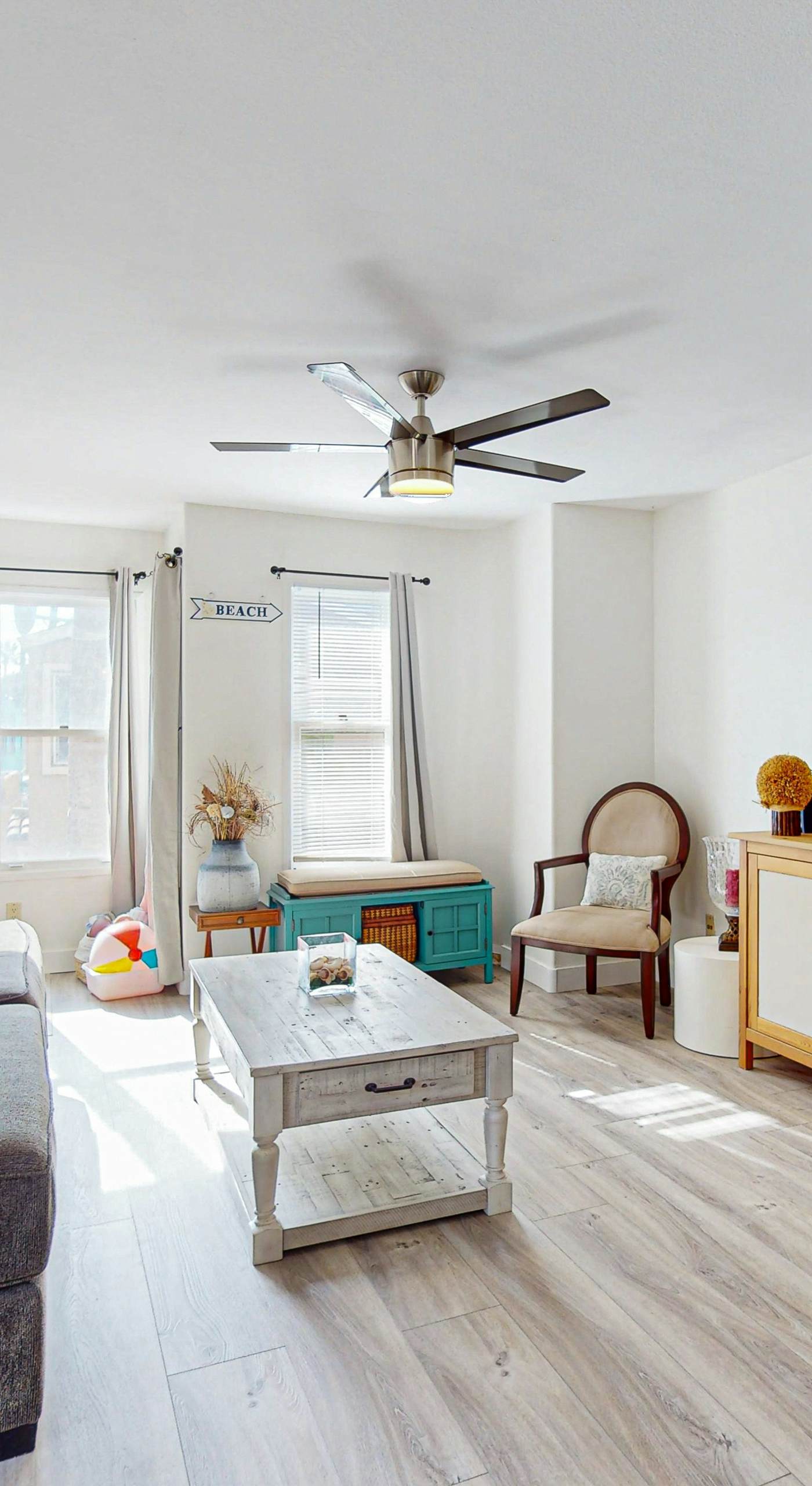 Stroll to Shore + Mission Blvd: Dog-Friendly Home