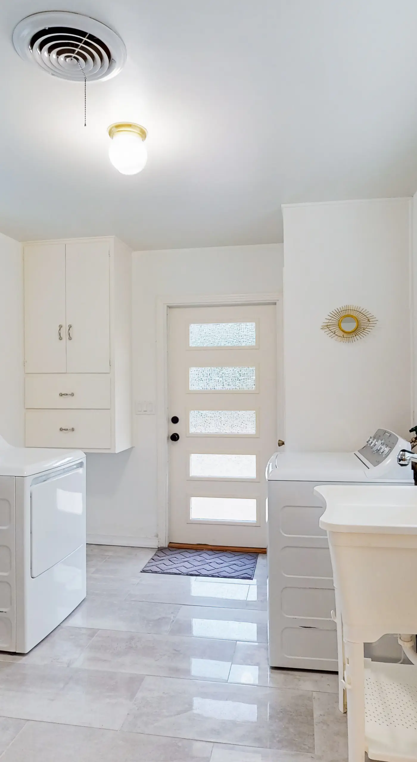Steps to Lake Hollingsworth! Dog-Friendly Retreat