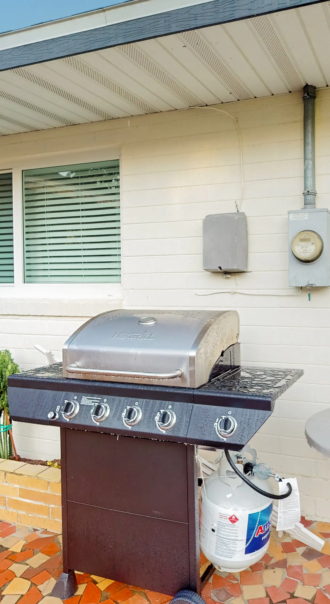 Steps to Lake Hollingsworth! Dog-Friendly Retreat