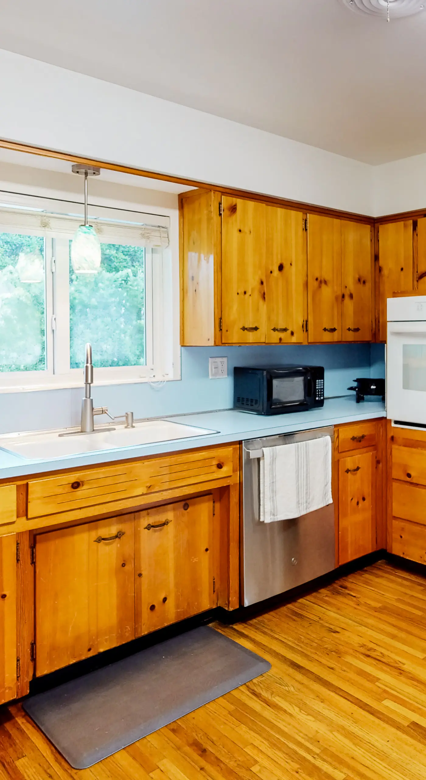 Steps to Lake Hollingsworth! Dog-Friendly Retreat