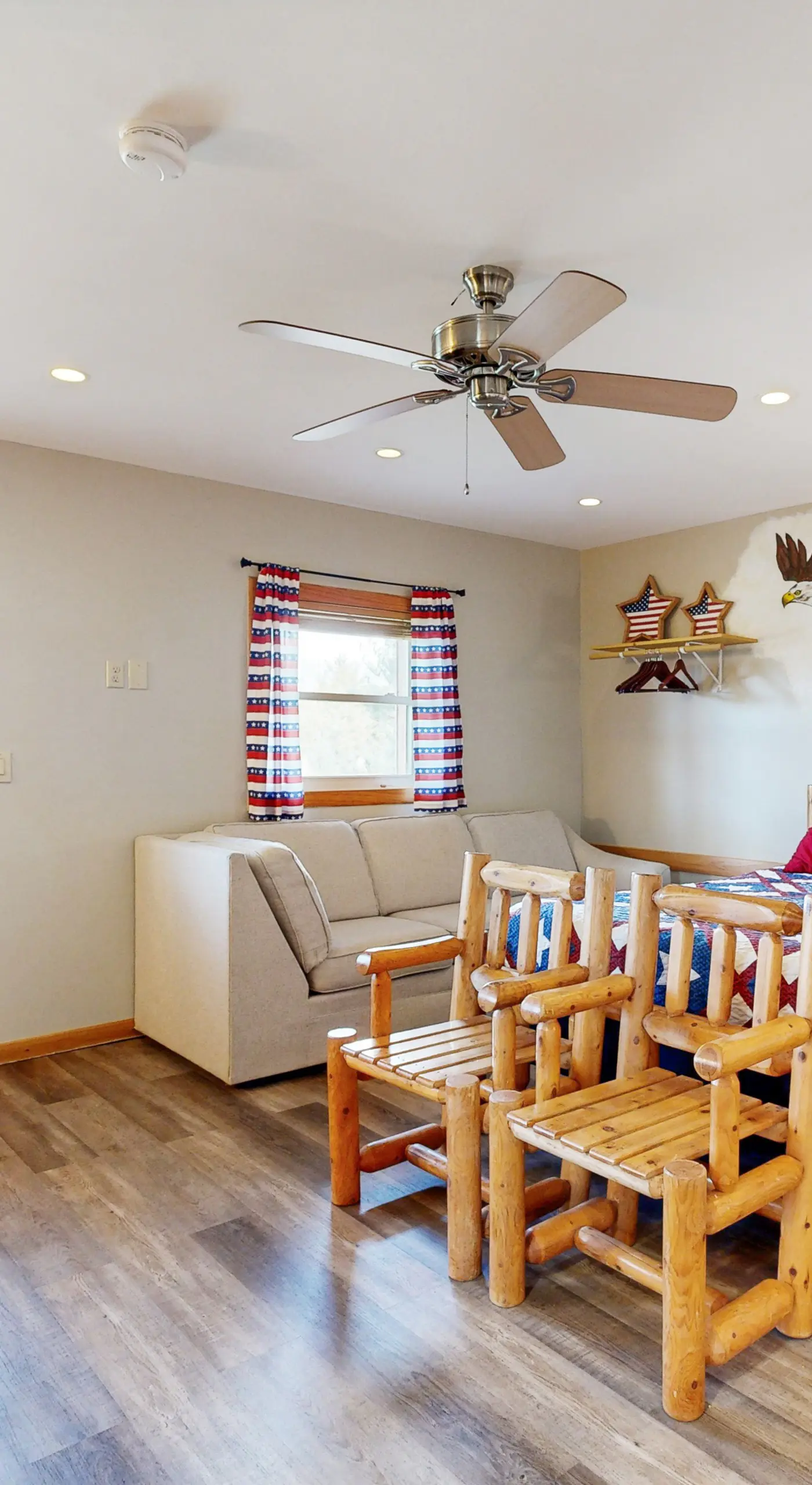 Pet Friendly! Countryside Couples Stay in Illinois