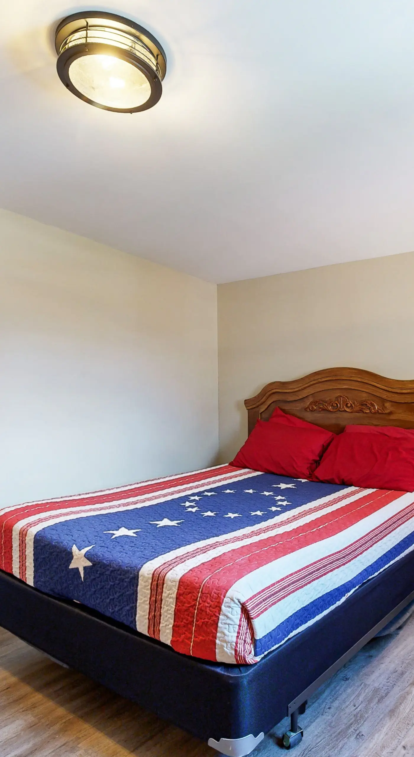 Pet Friendly! Countryside Couples Stay in Illinois