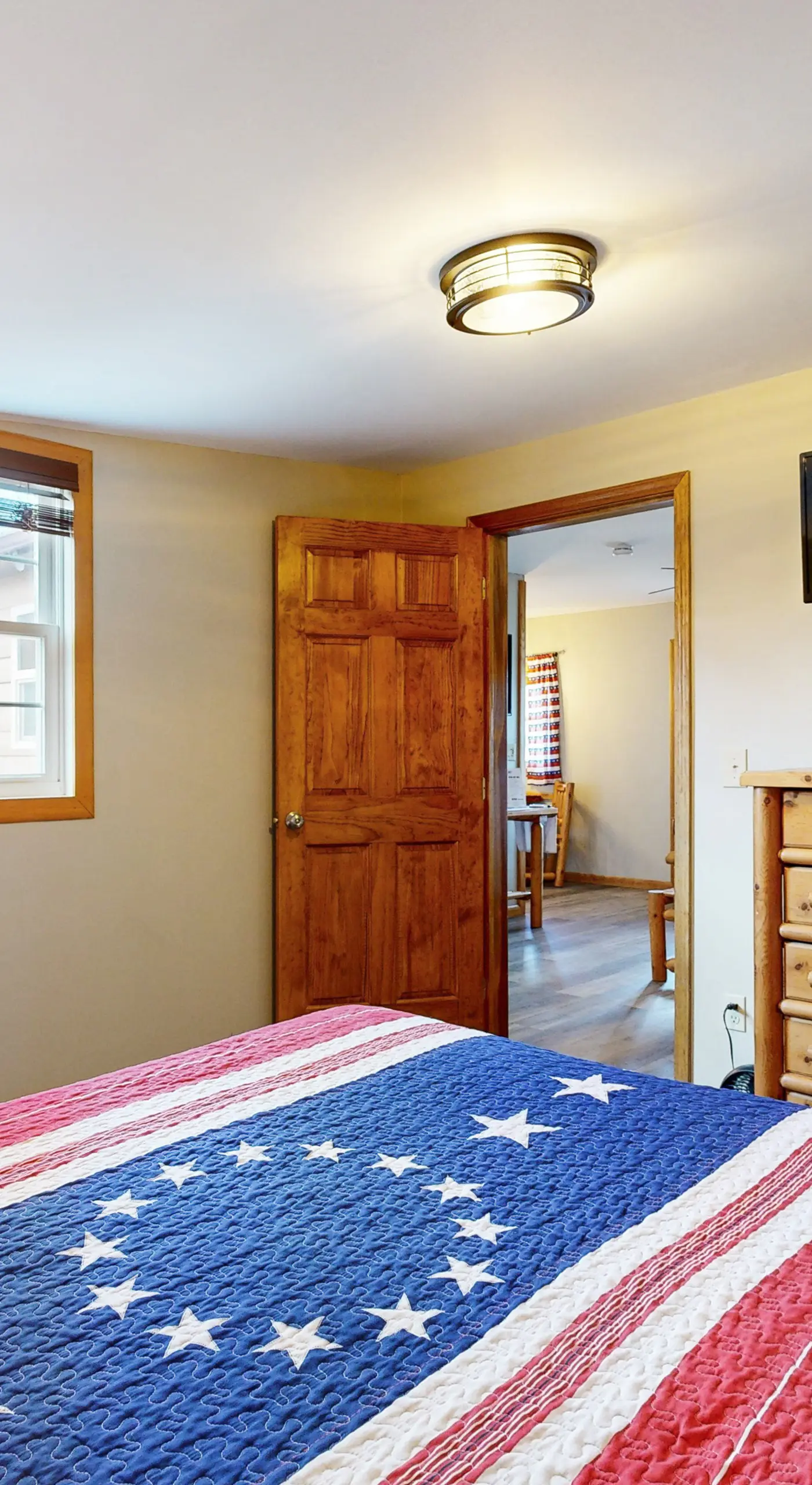 Pet Friendly! Countryside Couples Stay in Illinois