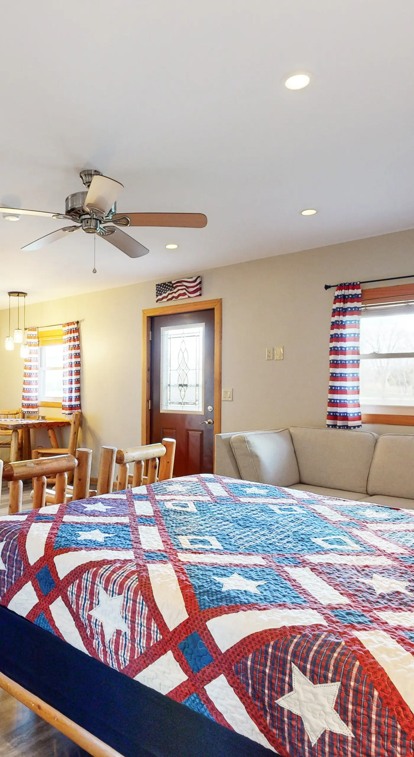 Pet Friendly! Countryside Couples Stay in Illinois