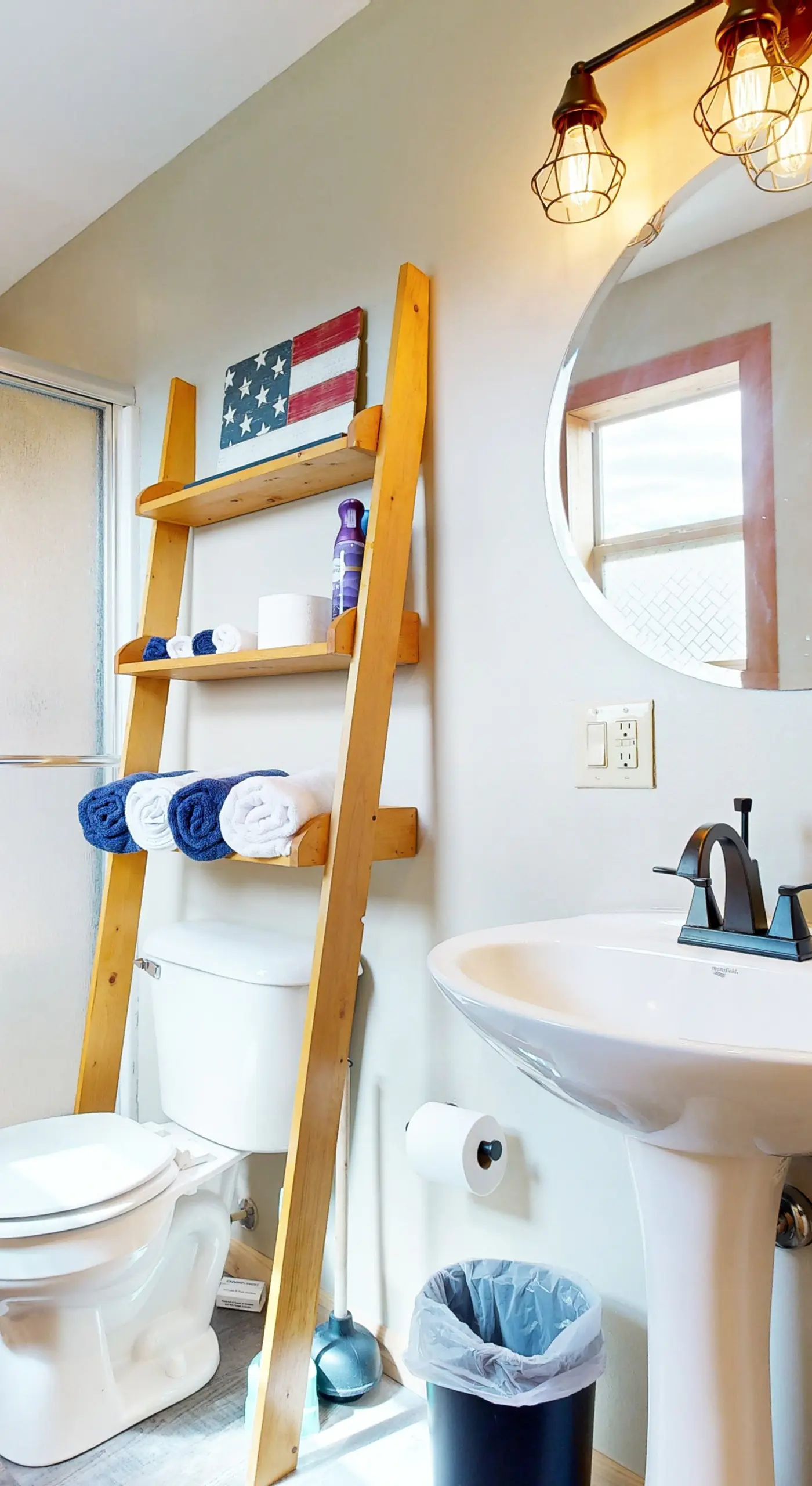 Pet Friendly! Countryside Couples Stay in Illinois
