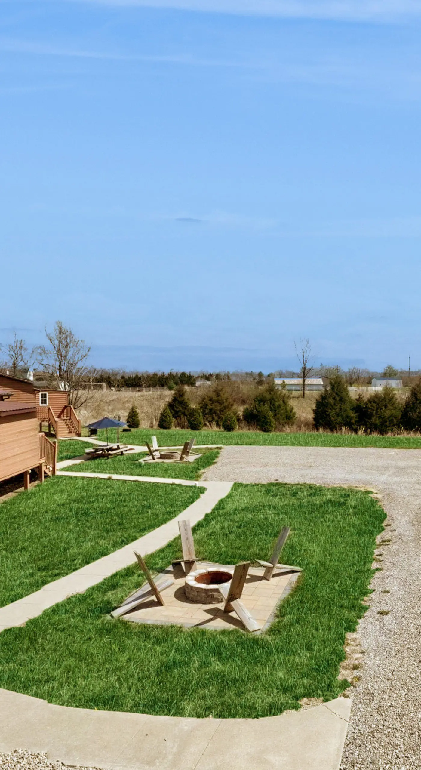 Pet Friendly! Countryside Couples Stay in Illinois