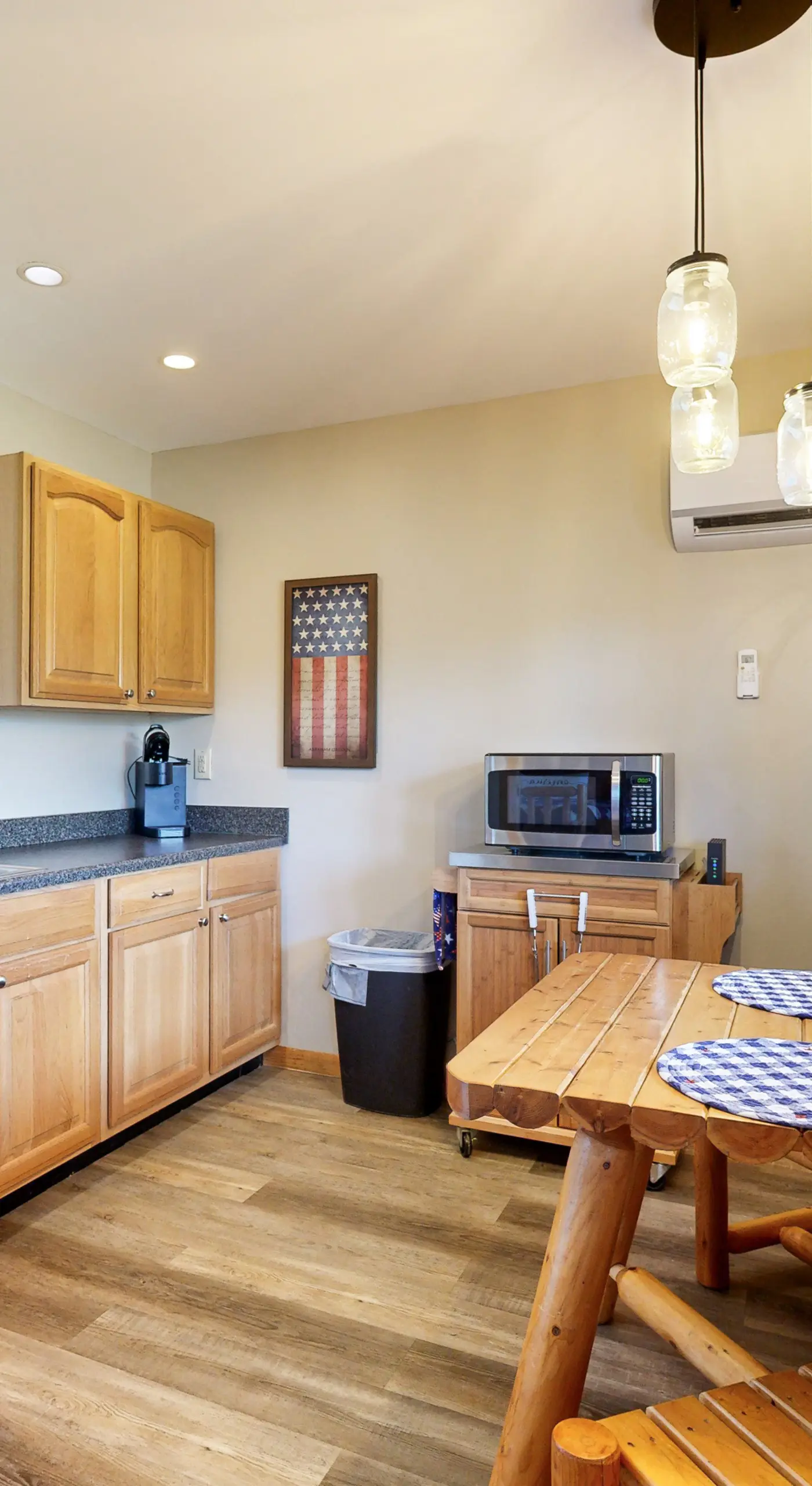 Pet Friendly! Countryside Couples Stay in Illinois
