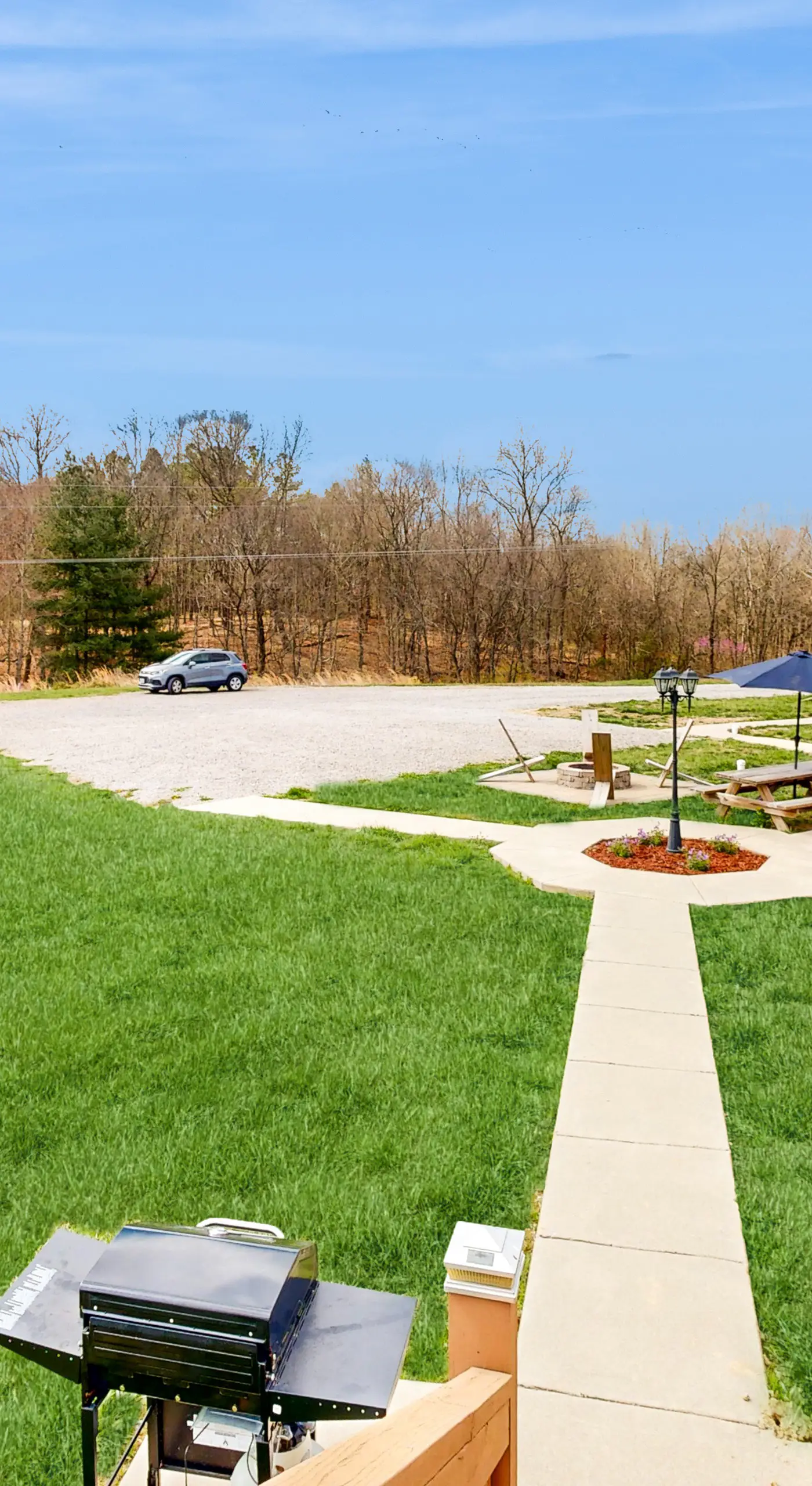 Pet Friendly! Countryside Couples Stay in Illinois