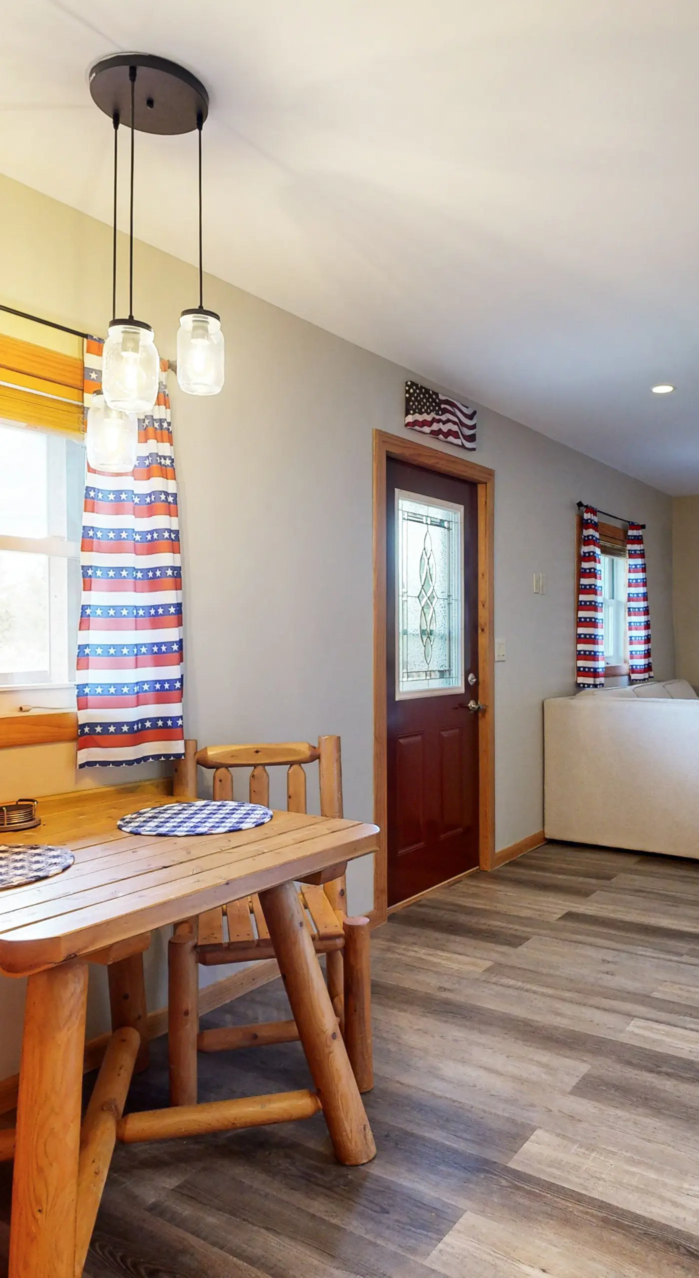 Pet Friendly! Countryside Couples Stay in Illinois