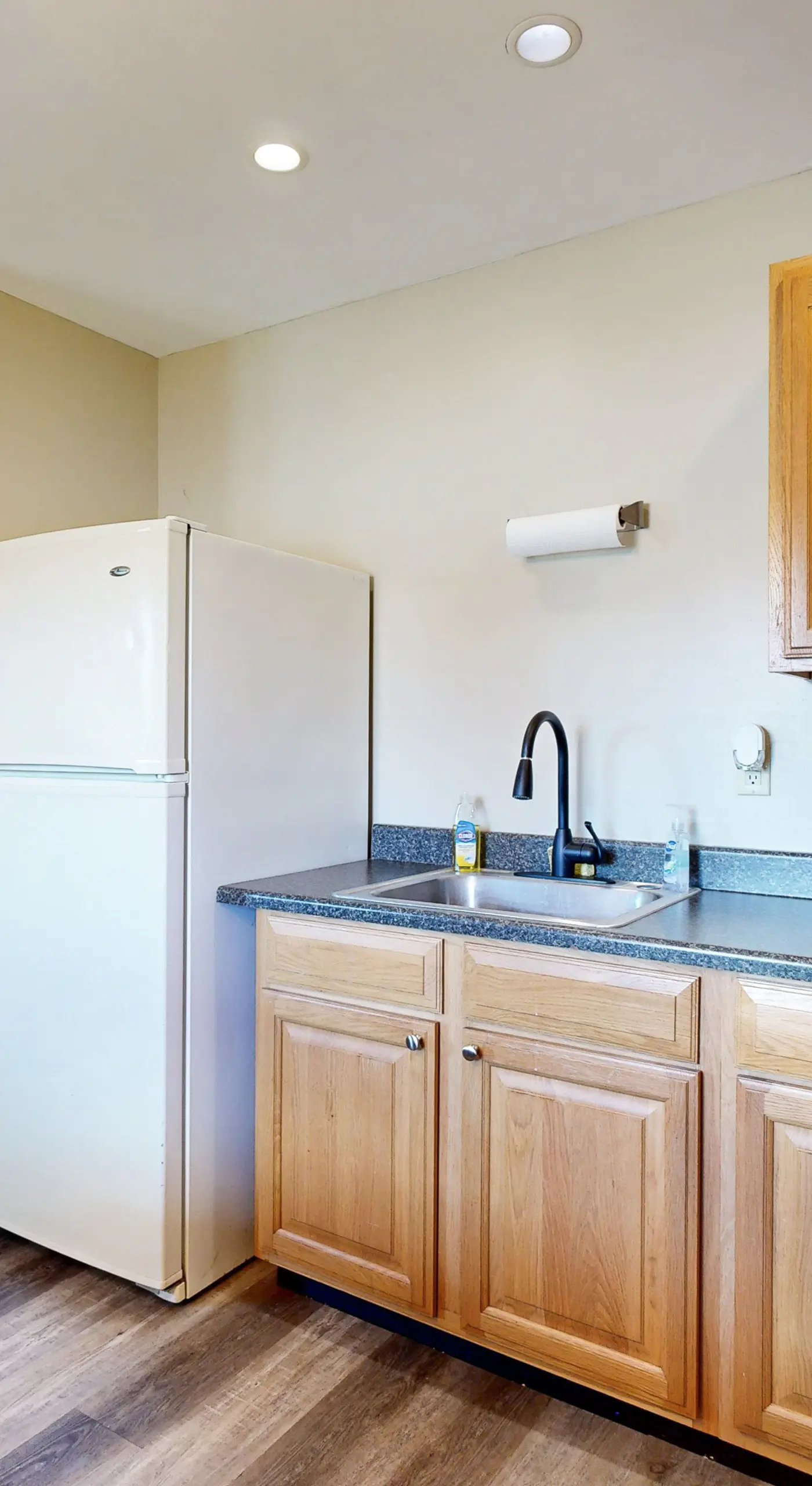 Pet Friendly! Countryside Couples Stay in Illinois