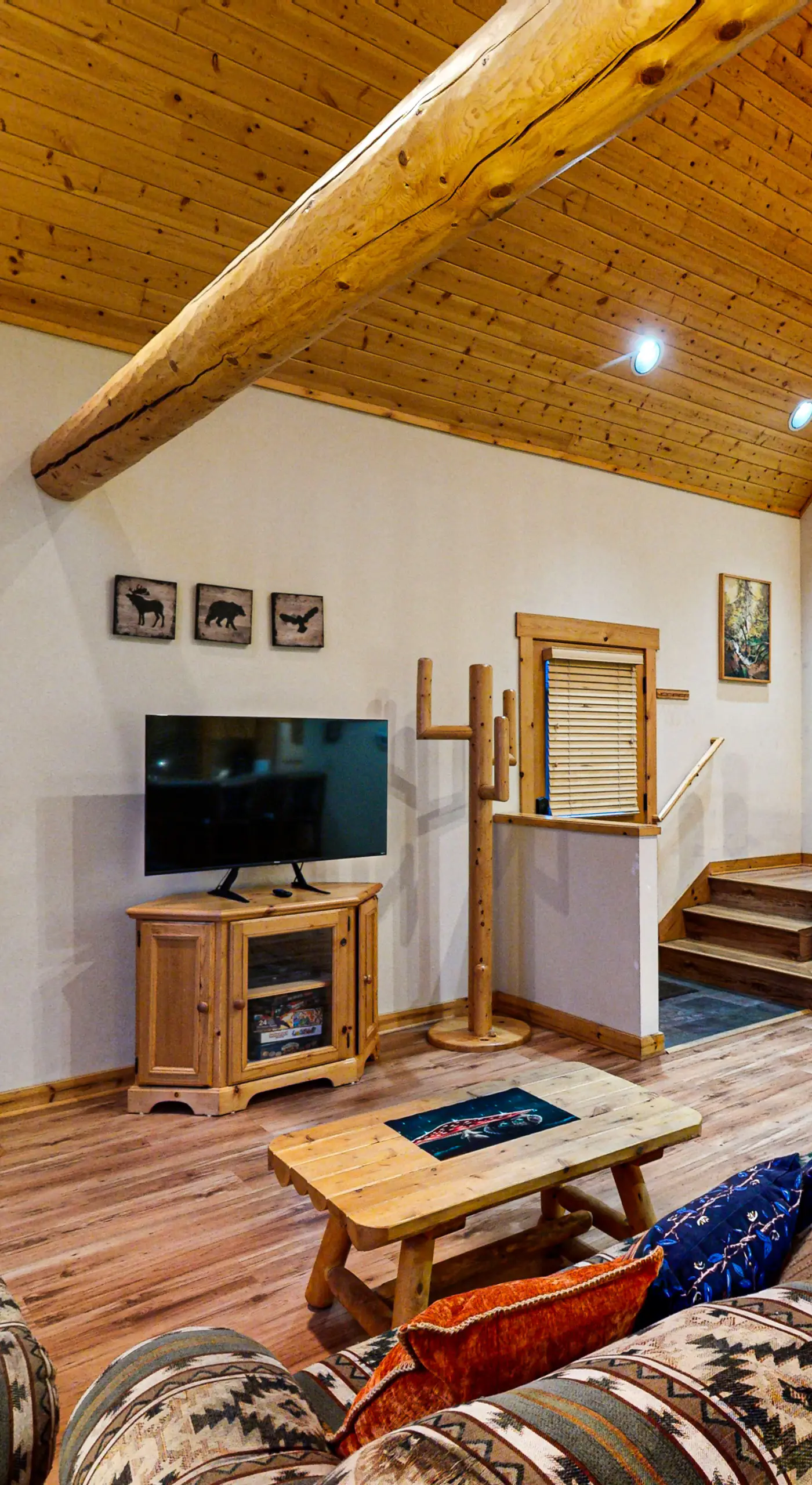Cabin w/ Mountain Views & Shared Pool & Hot Tub