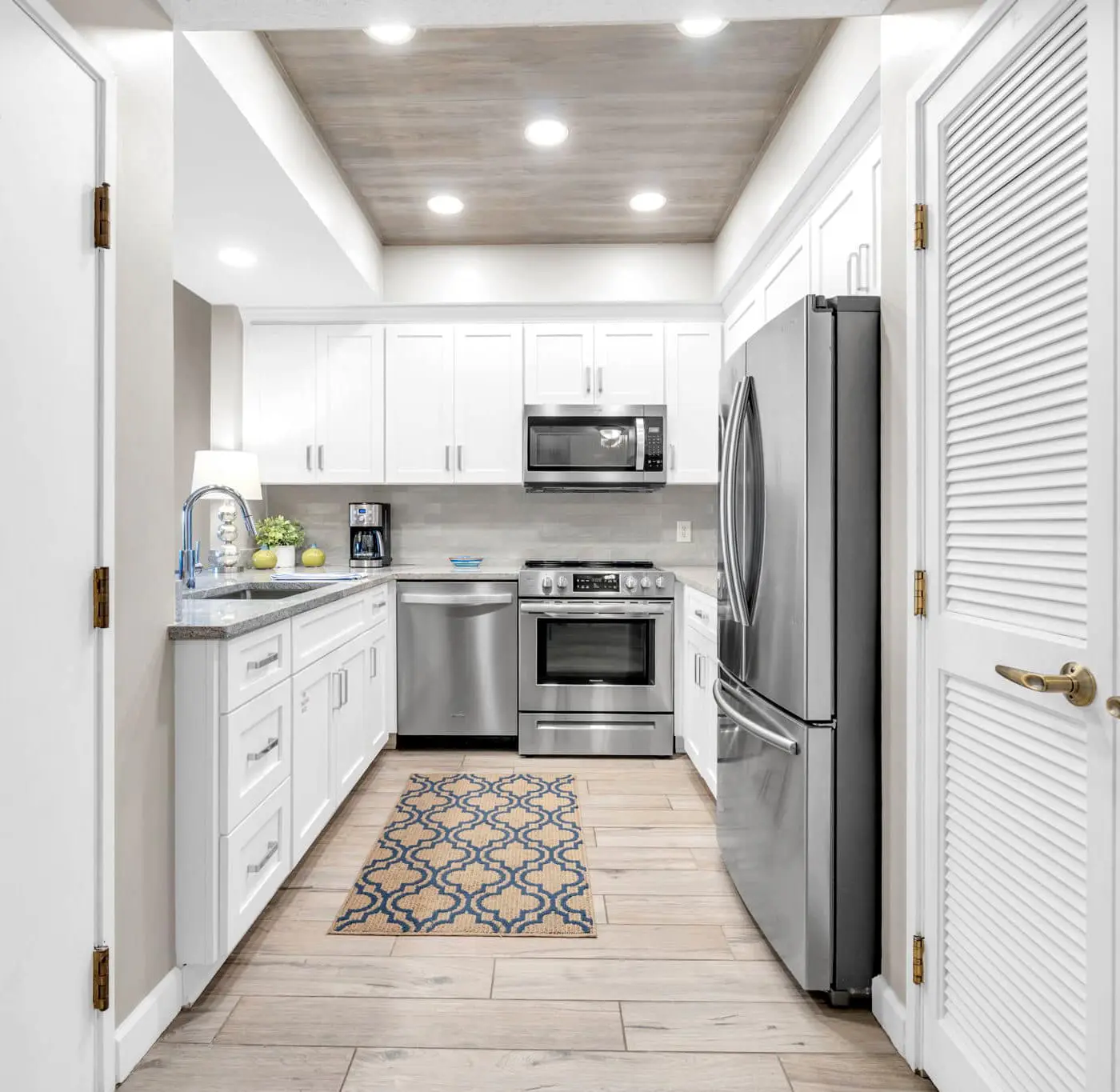 Vibrant condo with Resort amenities near beach