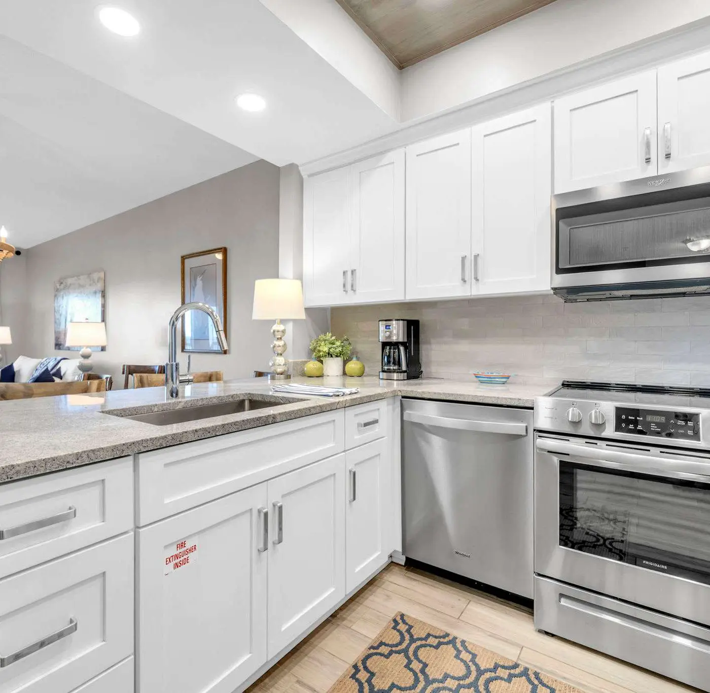 Vibrant condo with Resort amenities near beach
