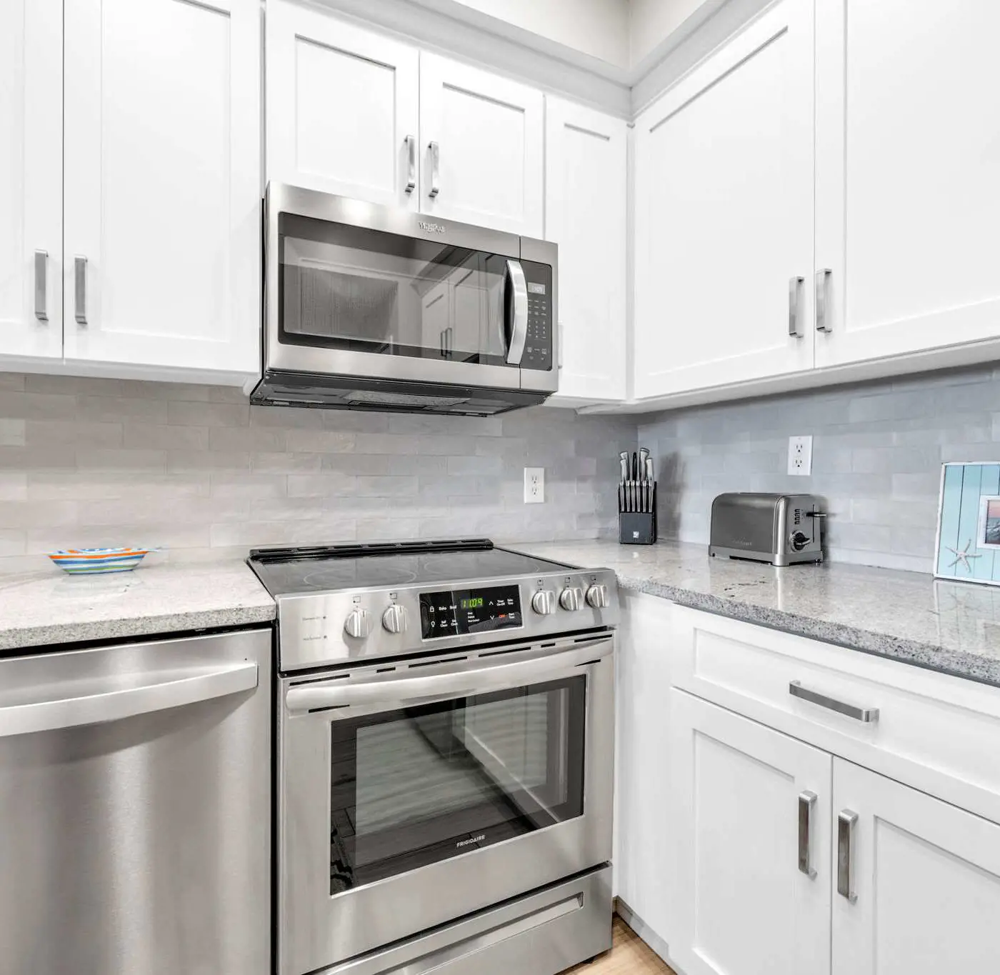 Vibrant condo with Resort amenities near beach