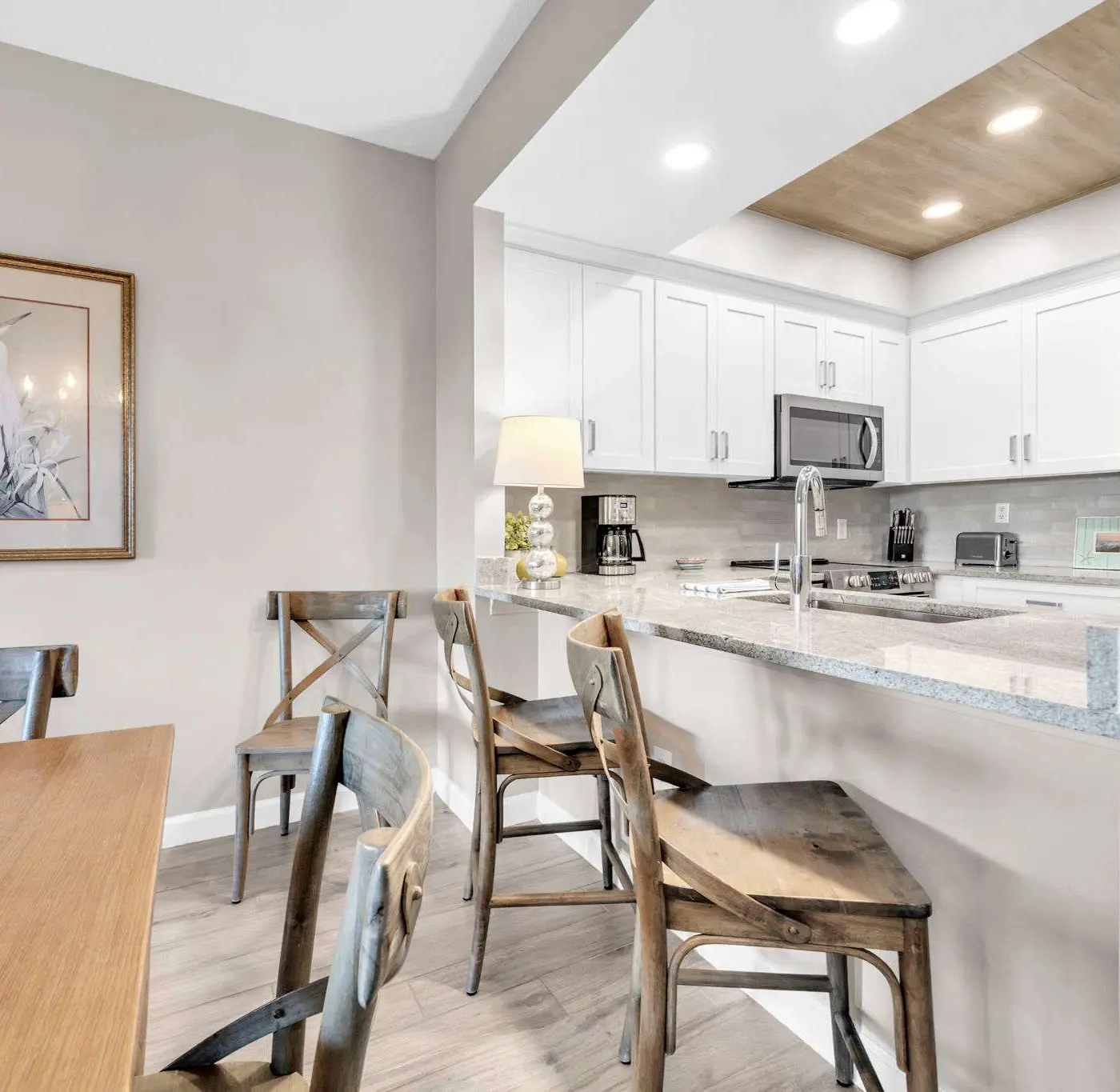 Vibrant condo with Resort amenities near beach