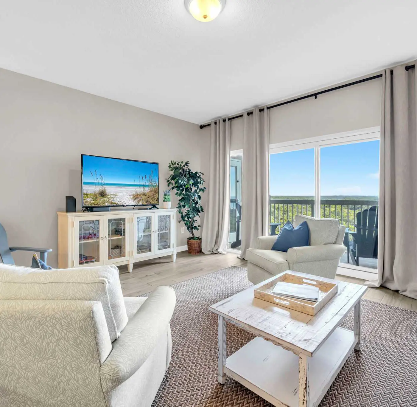 Vibrant condo with Resort amenities near beach
