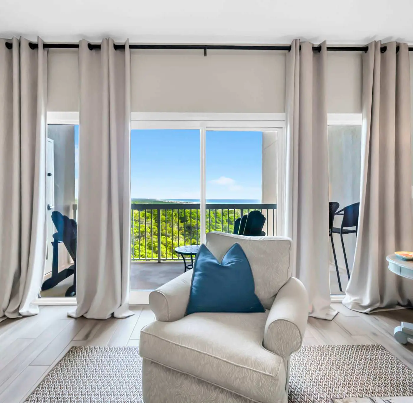 Vibrant condo with Resort amenities near beach
