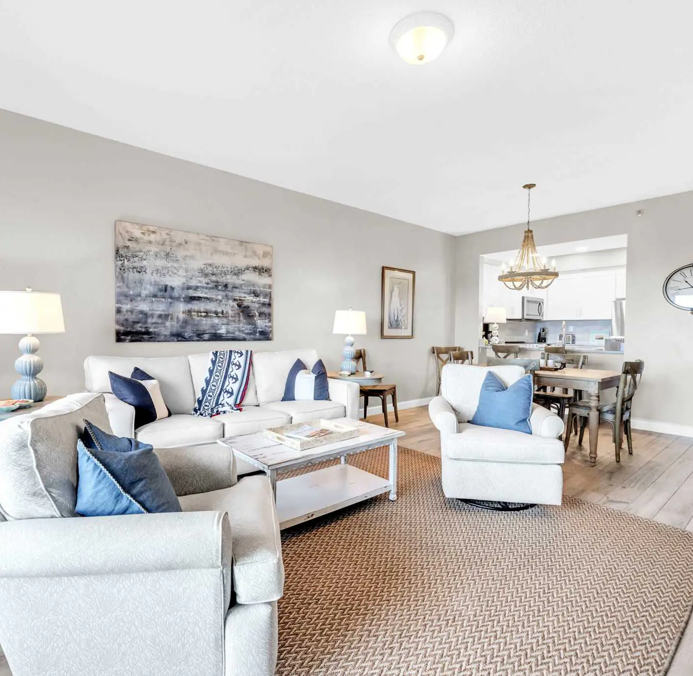 Vibrant condo with Resort amenities near beach
