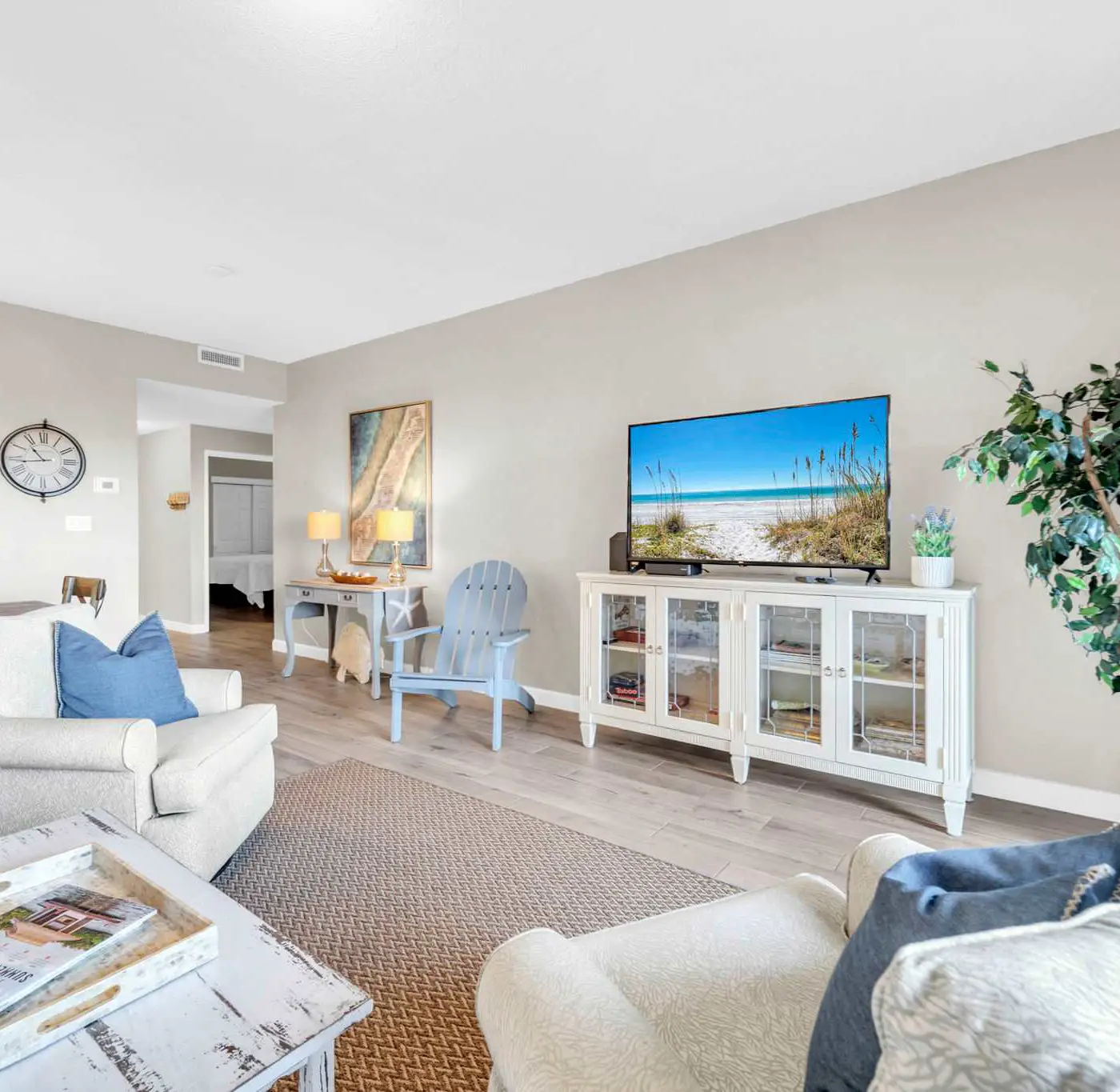 Vibrant condo with Resort amenities near beach