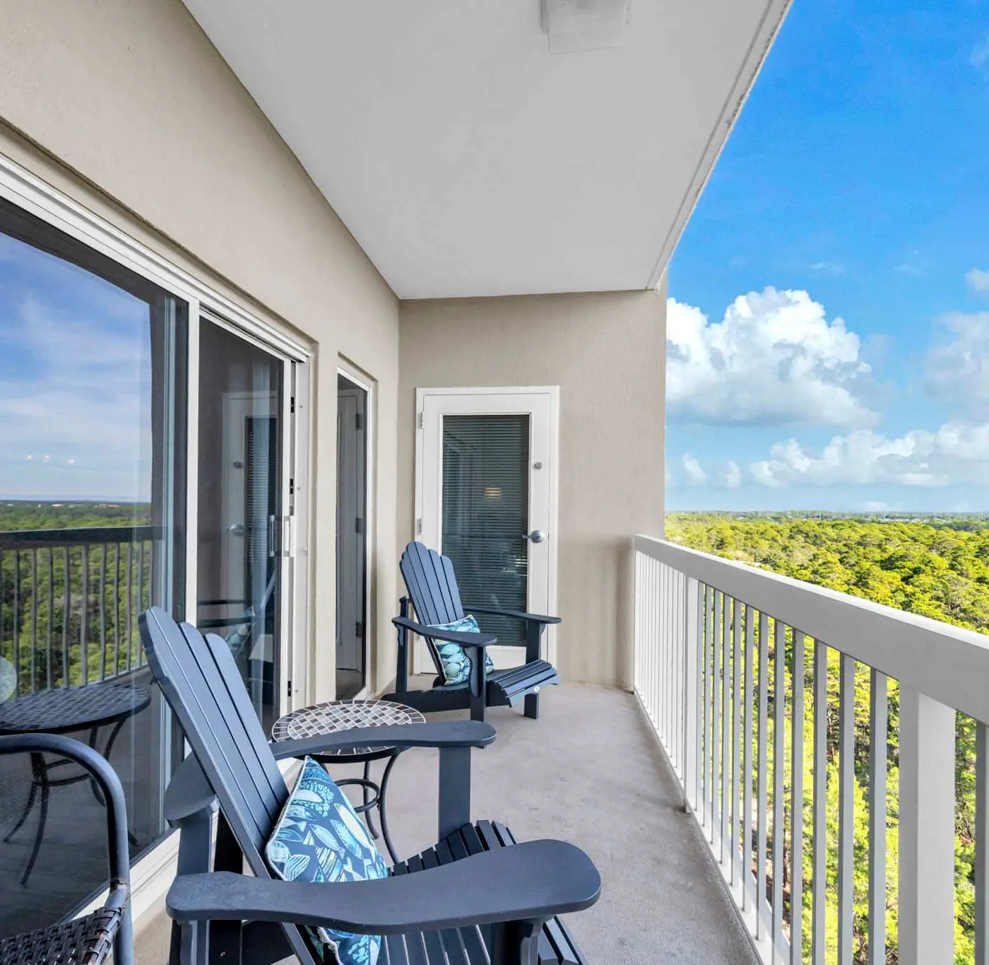 Vibrant condo with Resort amenities near beach