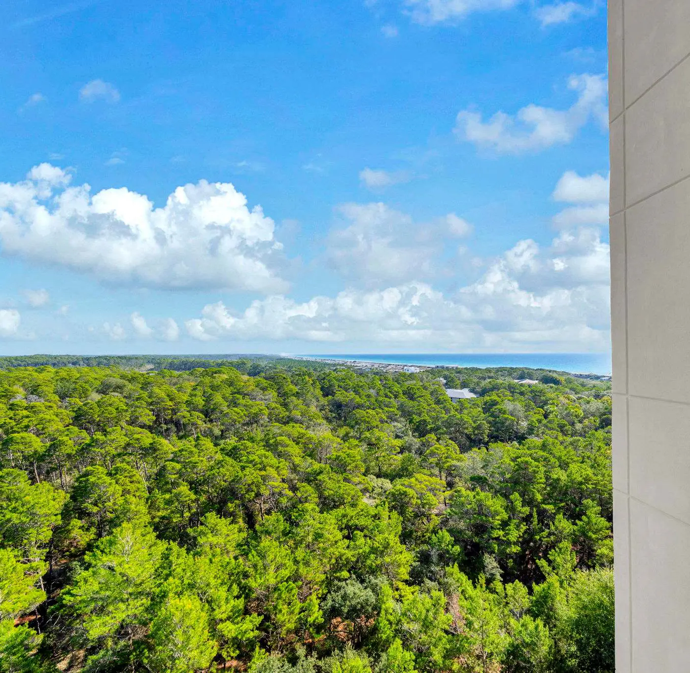 Vibrant condo with Resort amenities near beach