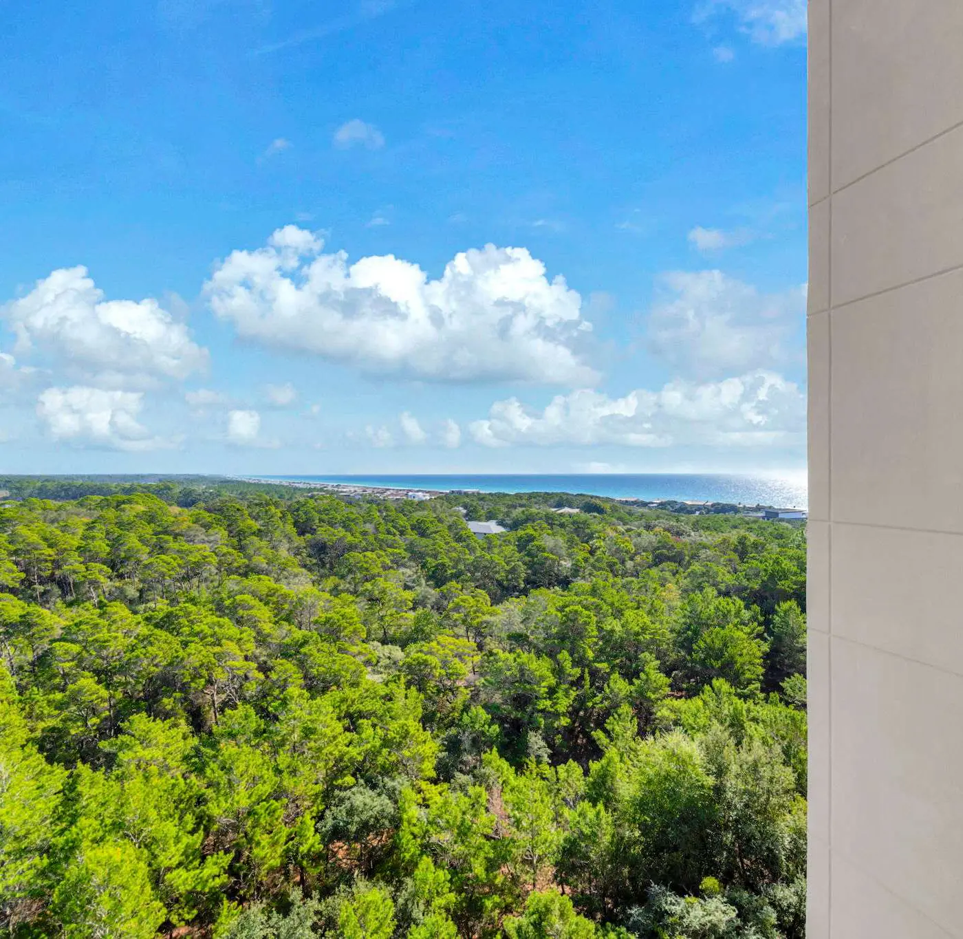 Vibrant condo with Resort amenities near beach