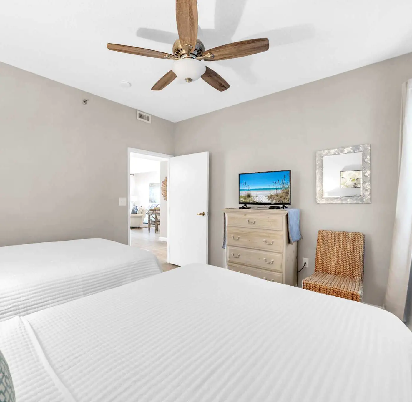 Vibrant condo with Resort amenities near beach