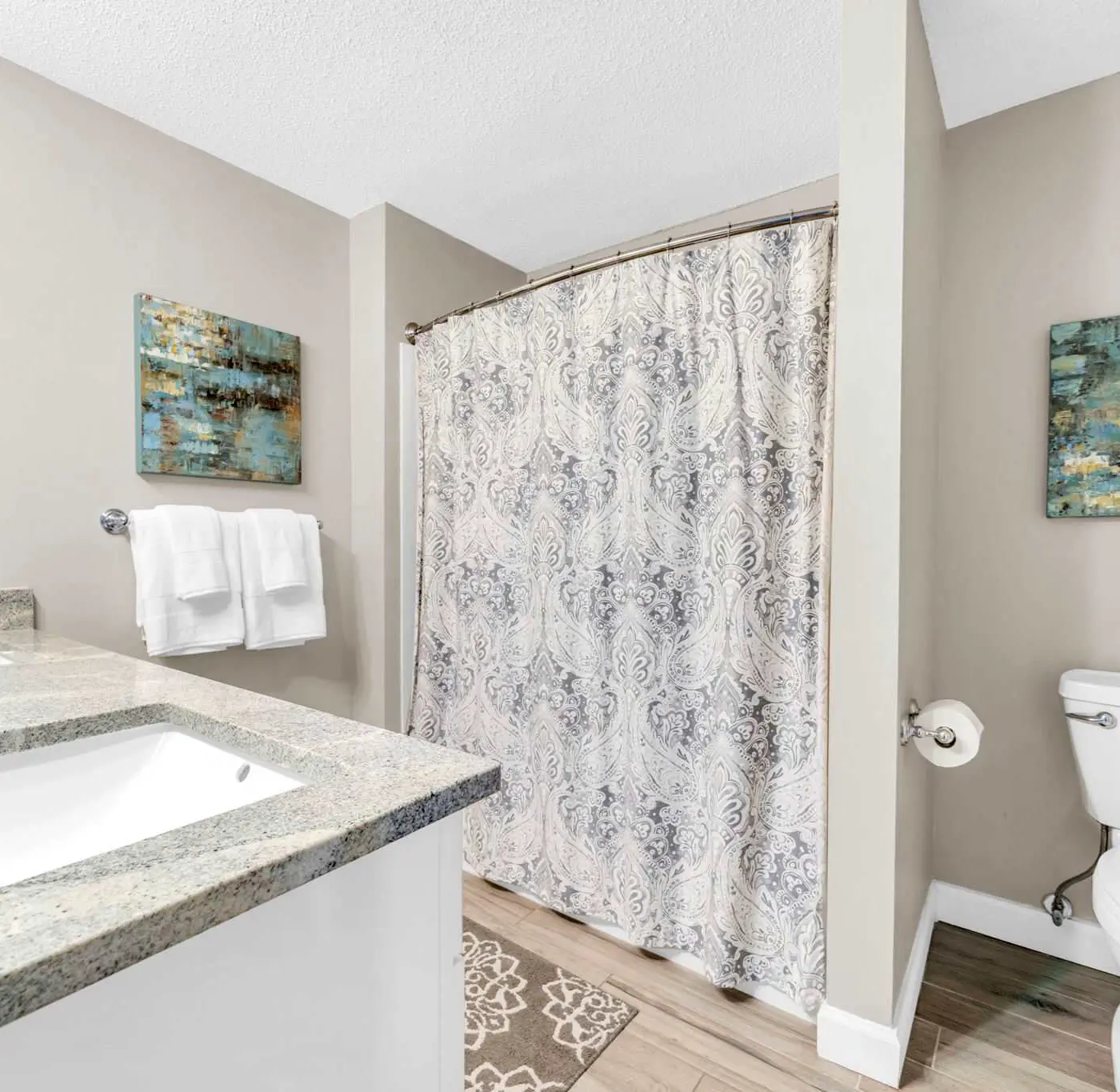 Vibrant condo with Resort amenities near beach