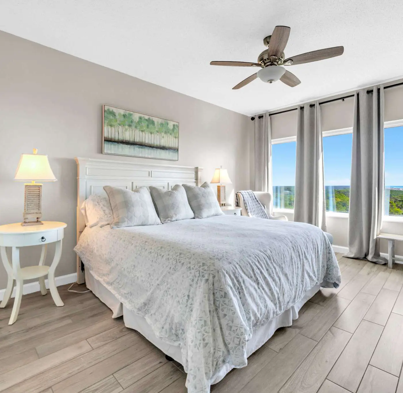 Vibrant condo with Resort amenities near beach