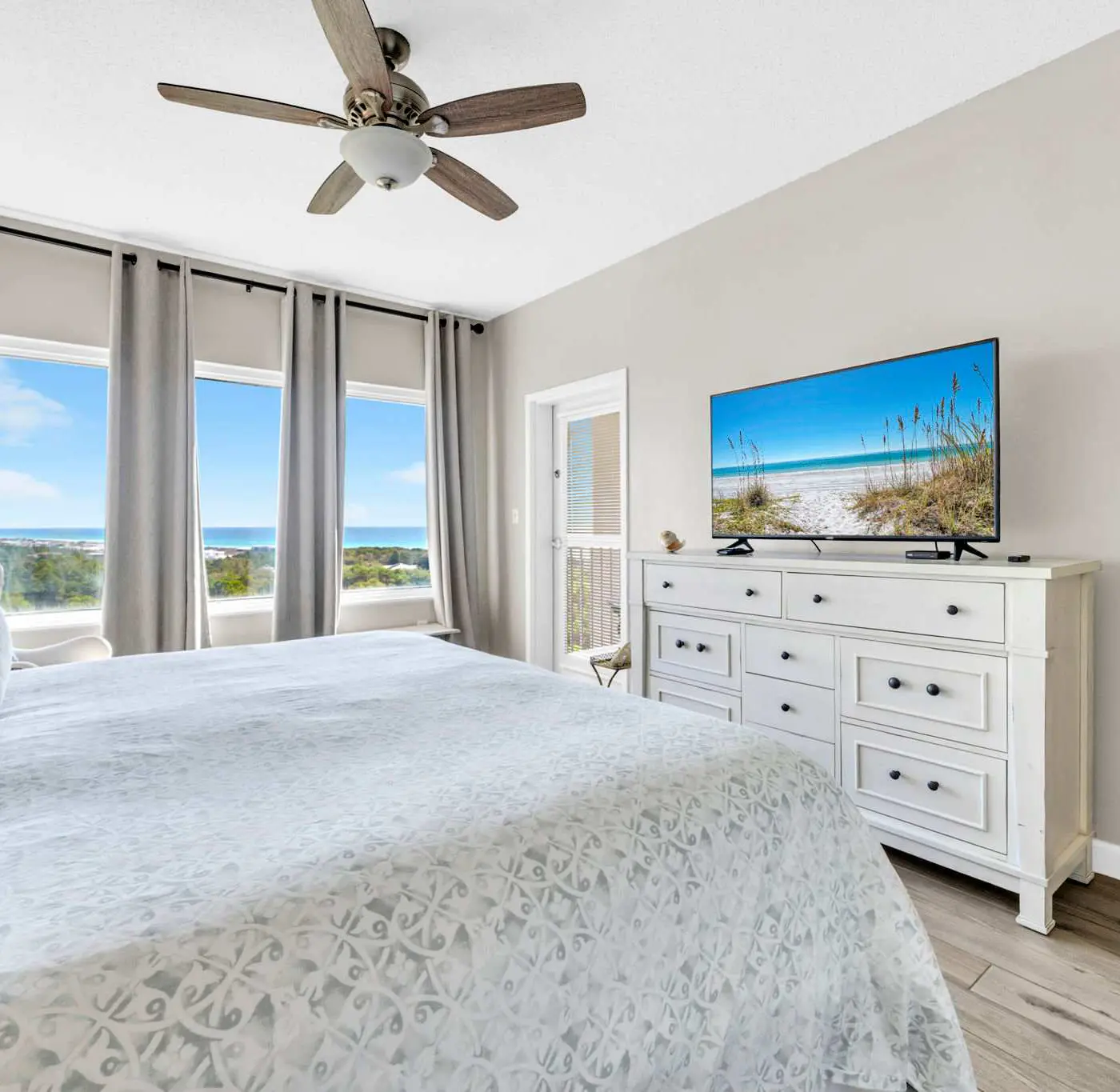 Vibrant condo with Resort amenities near beach
