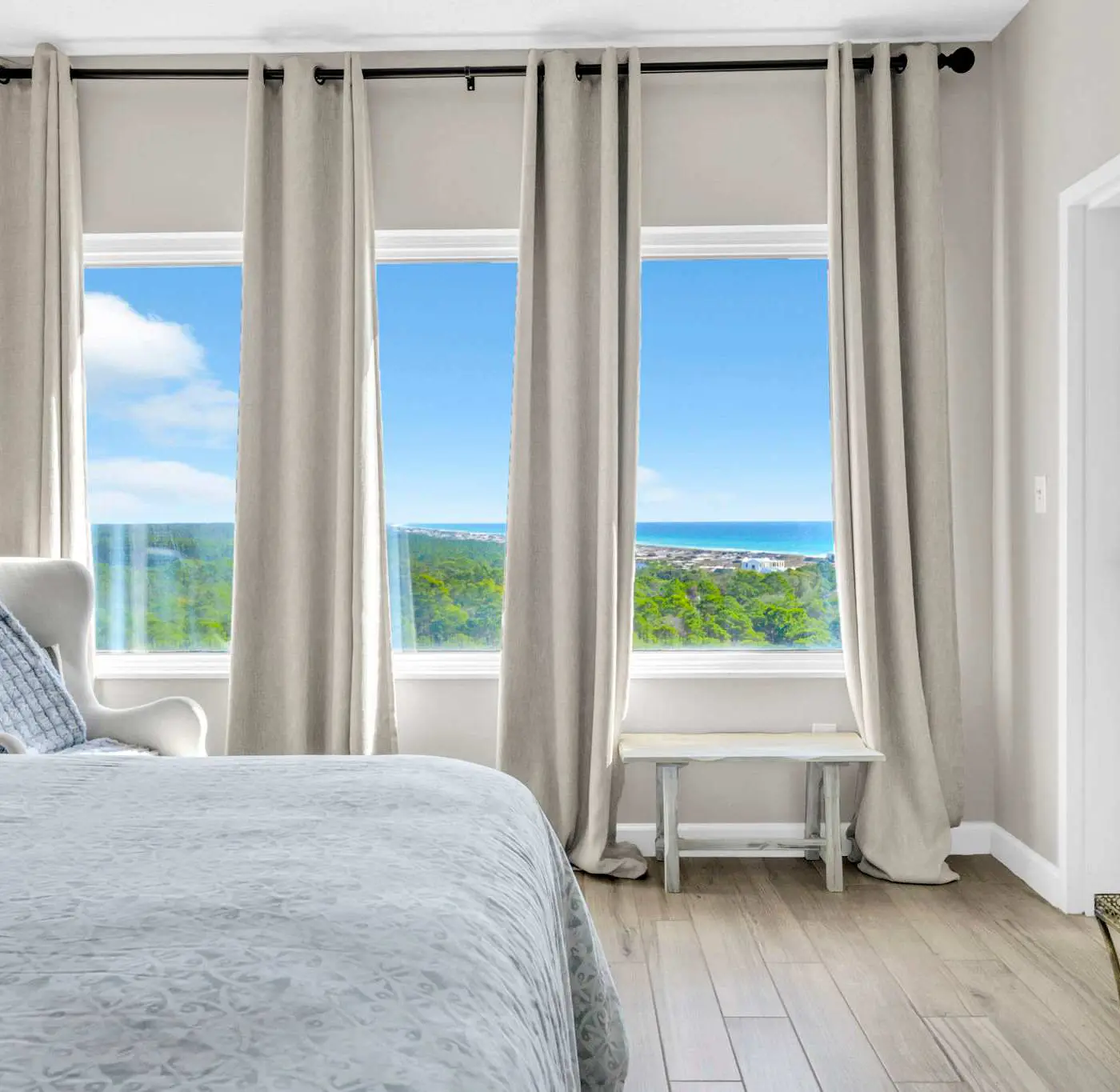 Vibrant condo with Resort amenities near beach