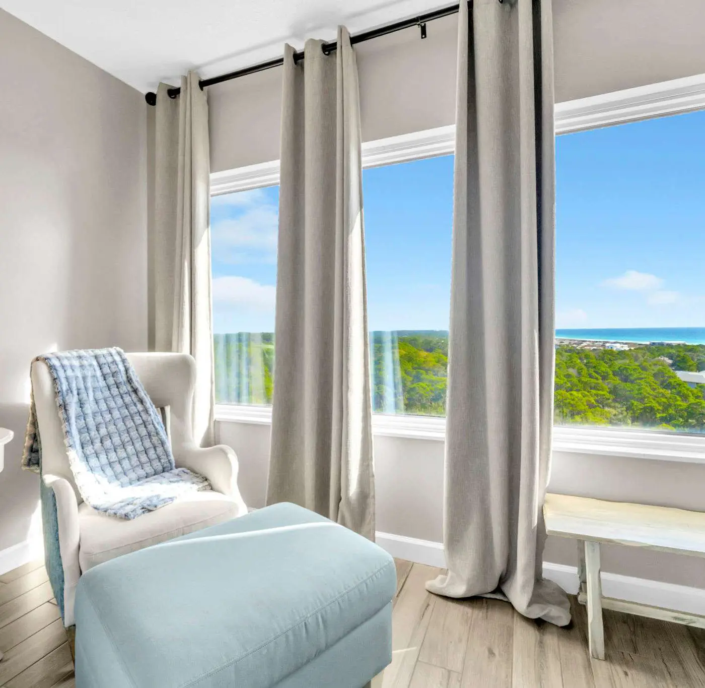 Vibrant condo with Resort amenities near beach