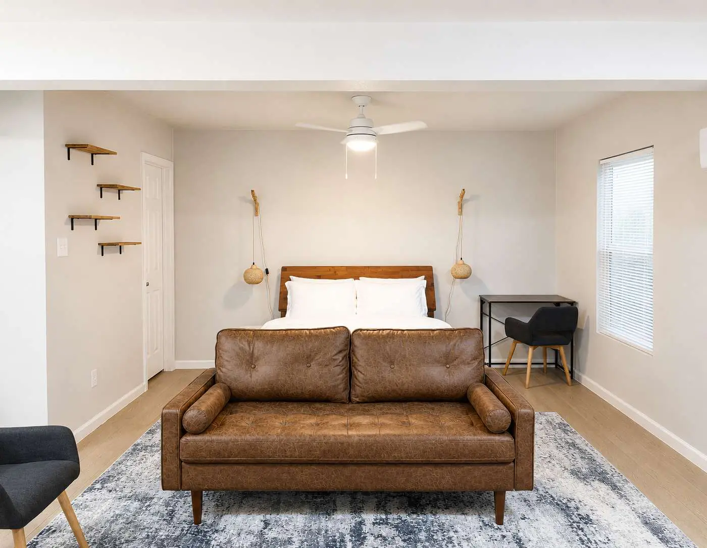 Bishop Arts Studio w/ Parking, Washer/Dryer, TV