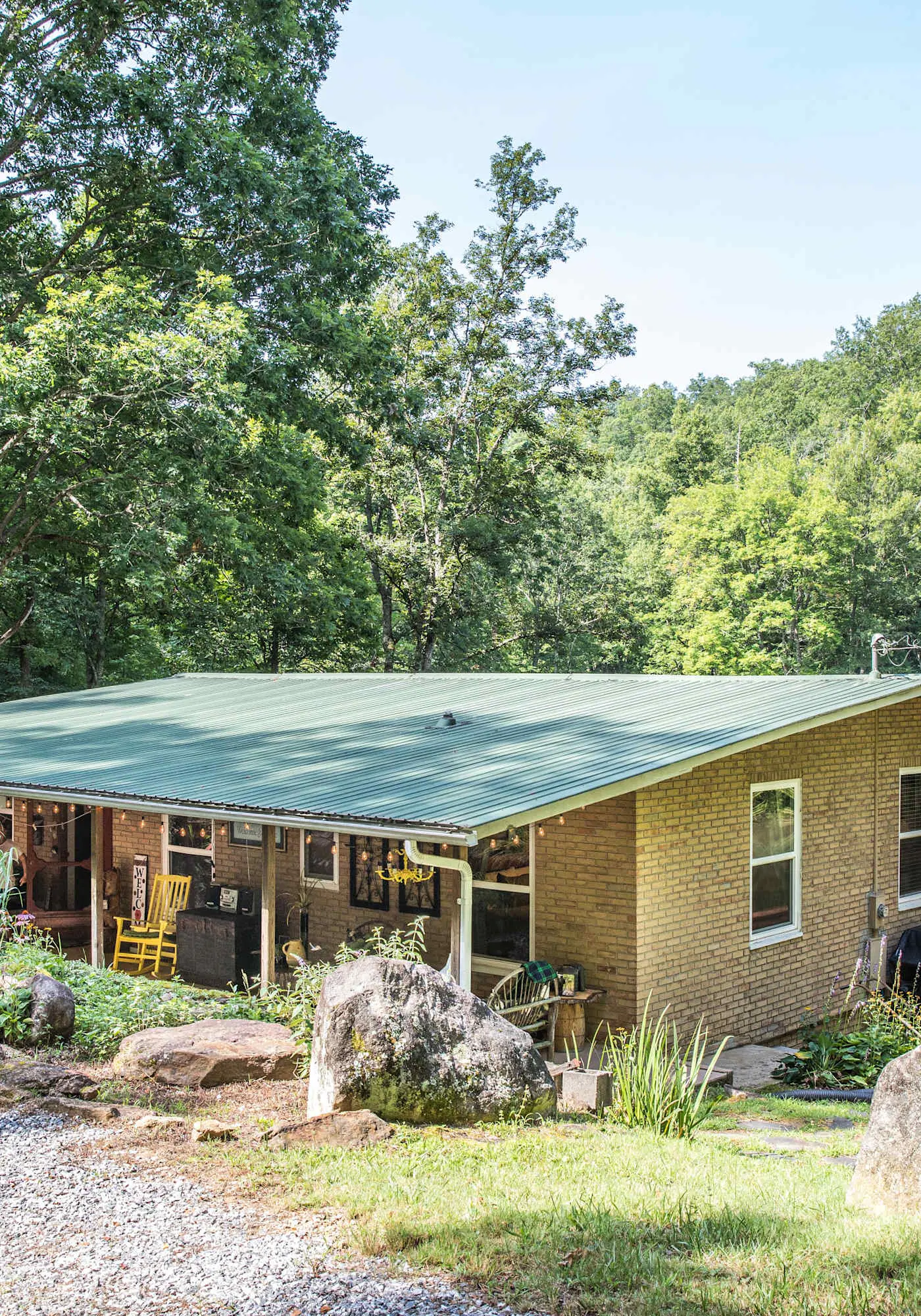 Lakeside Cove, Private Lake, Dog-friendly, Trout Fishing & Mountain Views