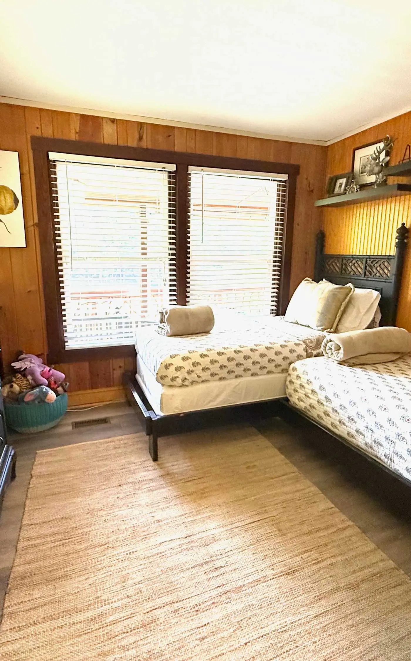 Lakeside Cove, Private Lake, Dog-friendly, Trout Fishing & Mountain Views