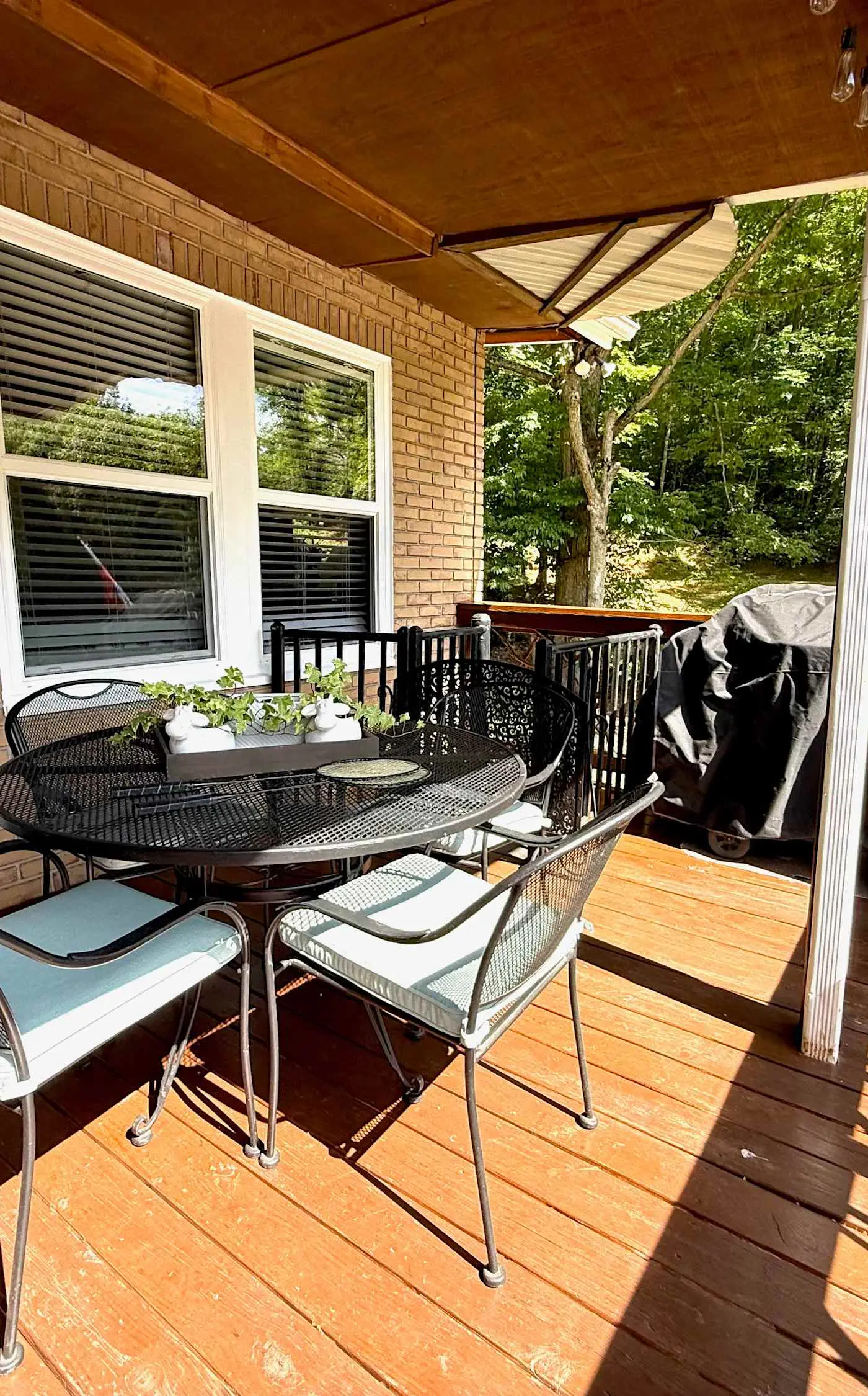 Lakeside Cove, Private Lake, Dog-friendly, Trout Fishing & Mountain Views