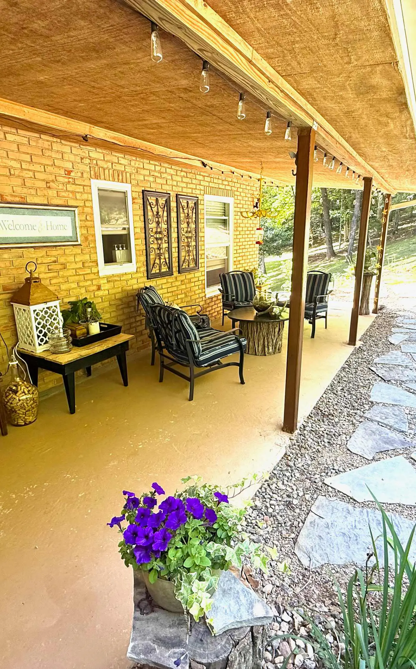 Lakeside Cove, Private Lake, Dog-friendly, Trout Fishing & Mountain Views