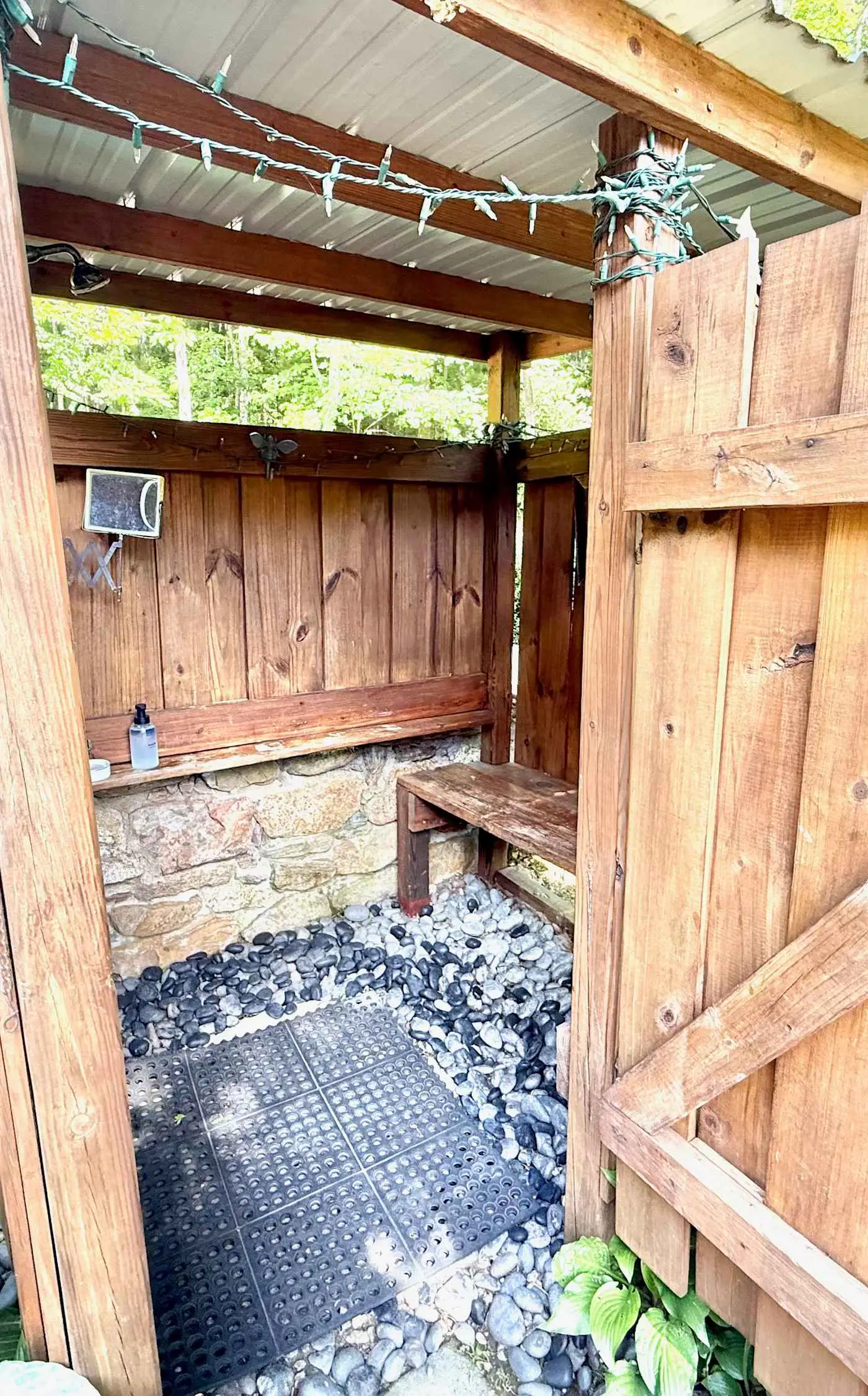 Lakeside Cove, Private Lake, Dog-friendly, Trout Fishing & Mountain Views
