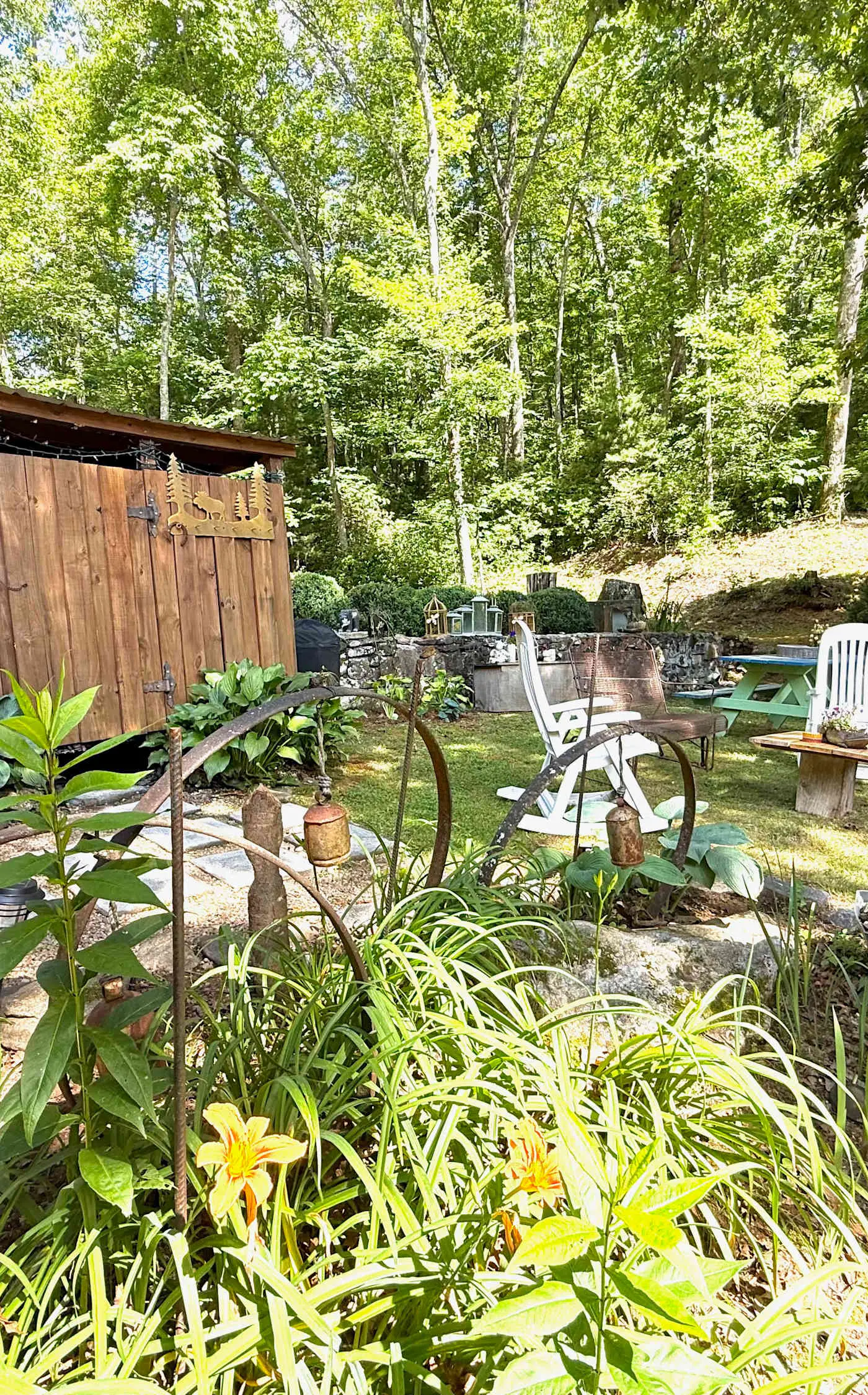 Lakeside Cove, Private Lake, Dog-friendly, Trout Fishing & Mountain Views