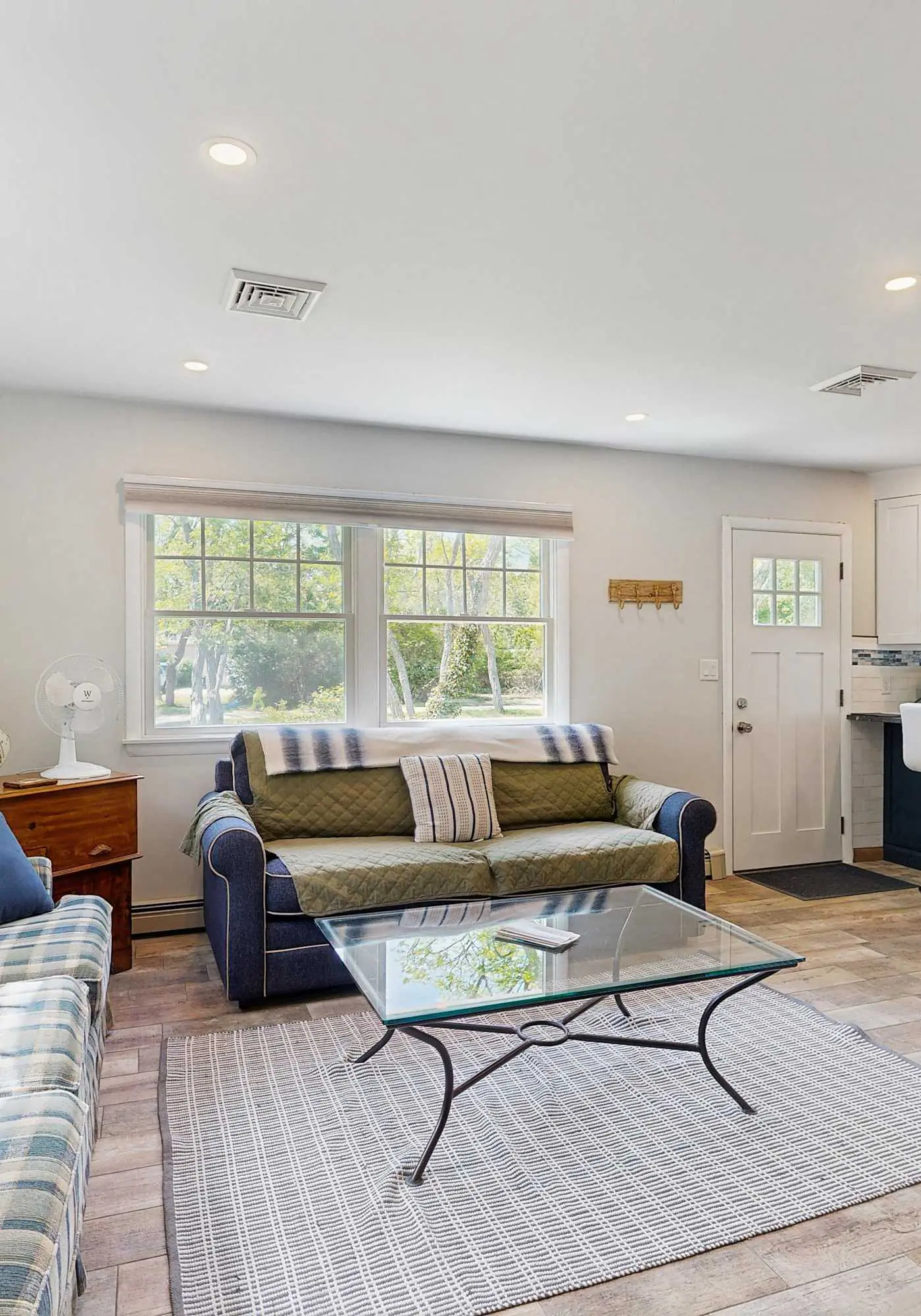 Massasoit Hills House, Close to Beach with AC, Yard & Deck