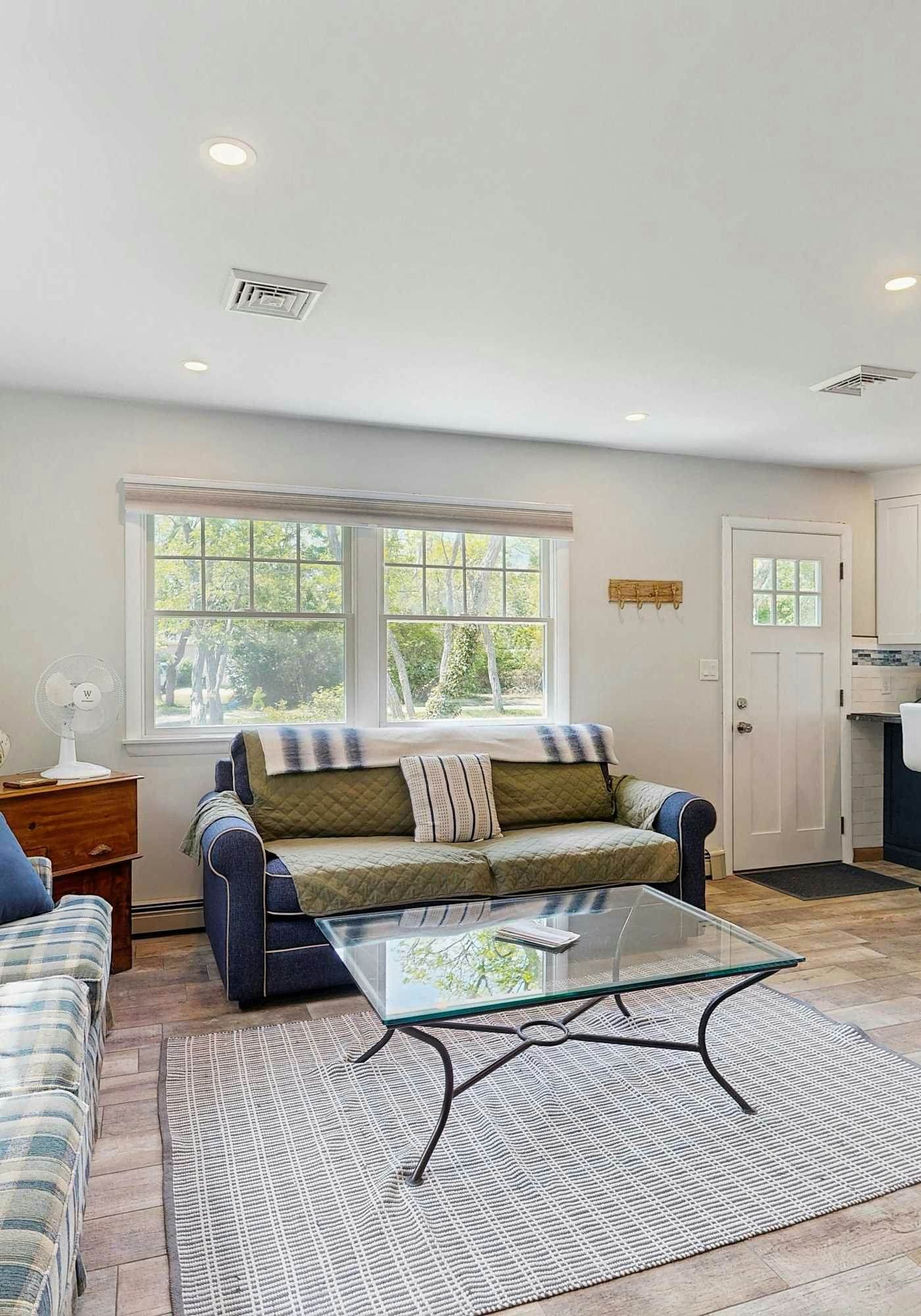 Massasoit Hills House, Close to Beach with AC, Yard & Deck